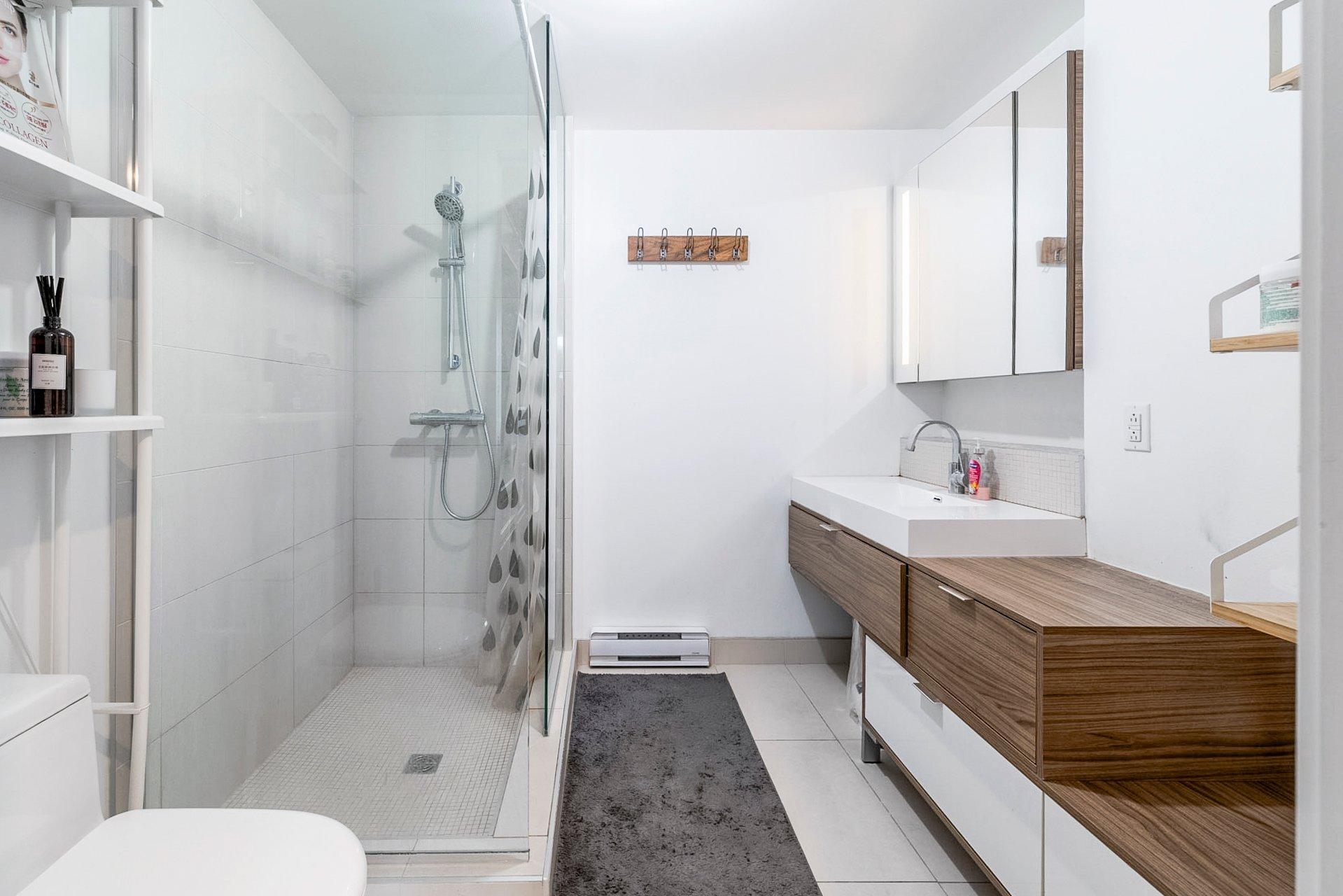 









235


Rue Peel

, 1011,
Montréal (Le Sud-Ouest),




QC
H3C0P8

