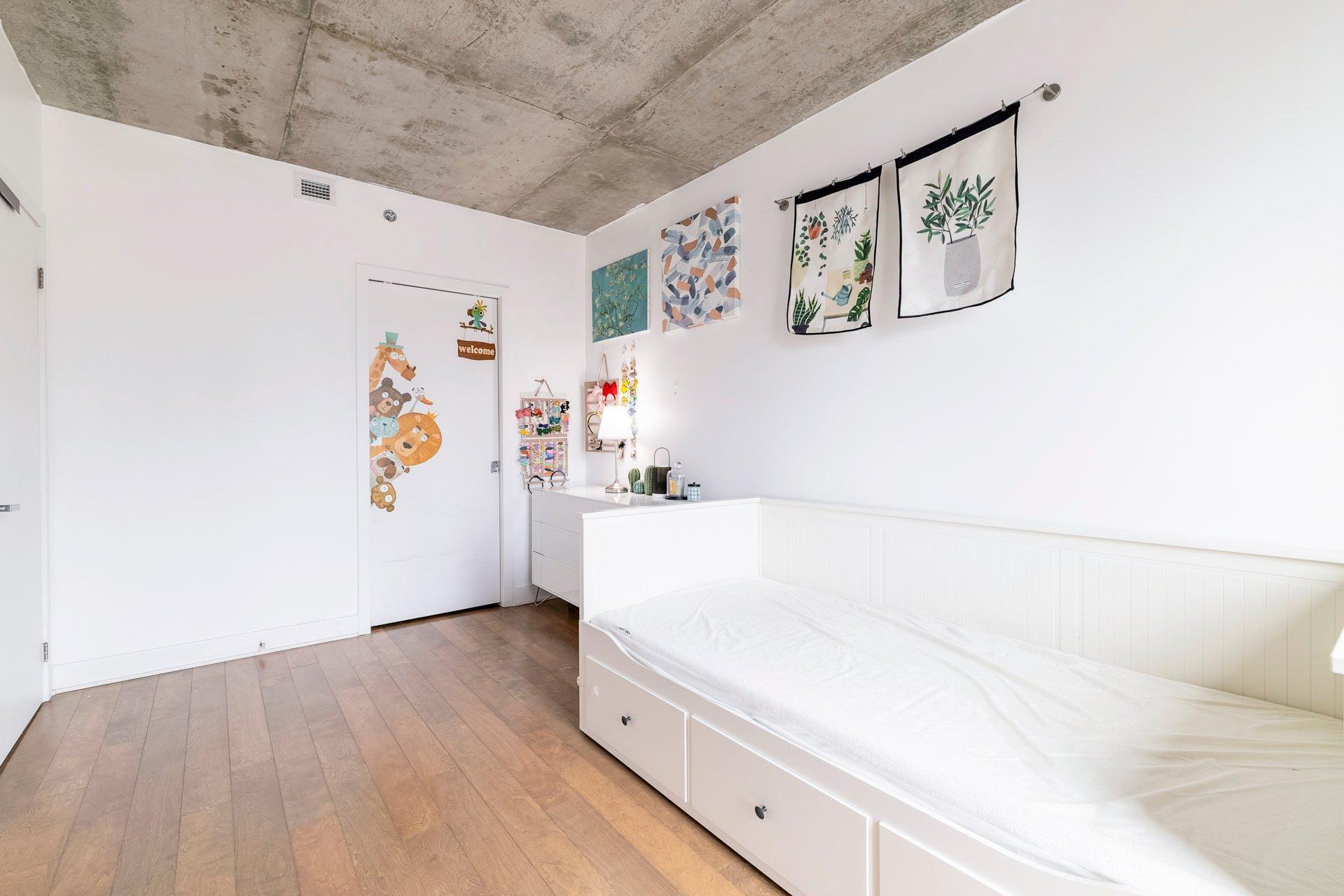 









235


Rue Peel

, 1011,
Montréal (Le Sud-Ouest),




QC
H3C0P8


