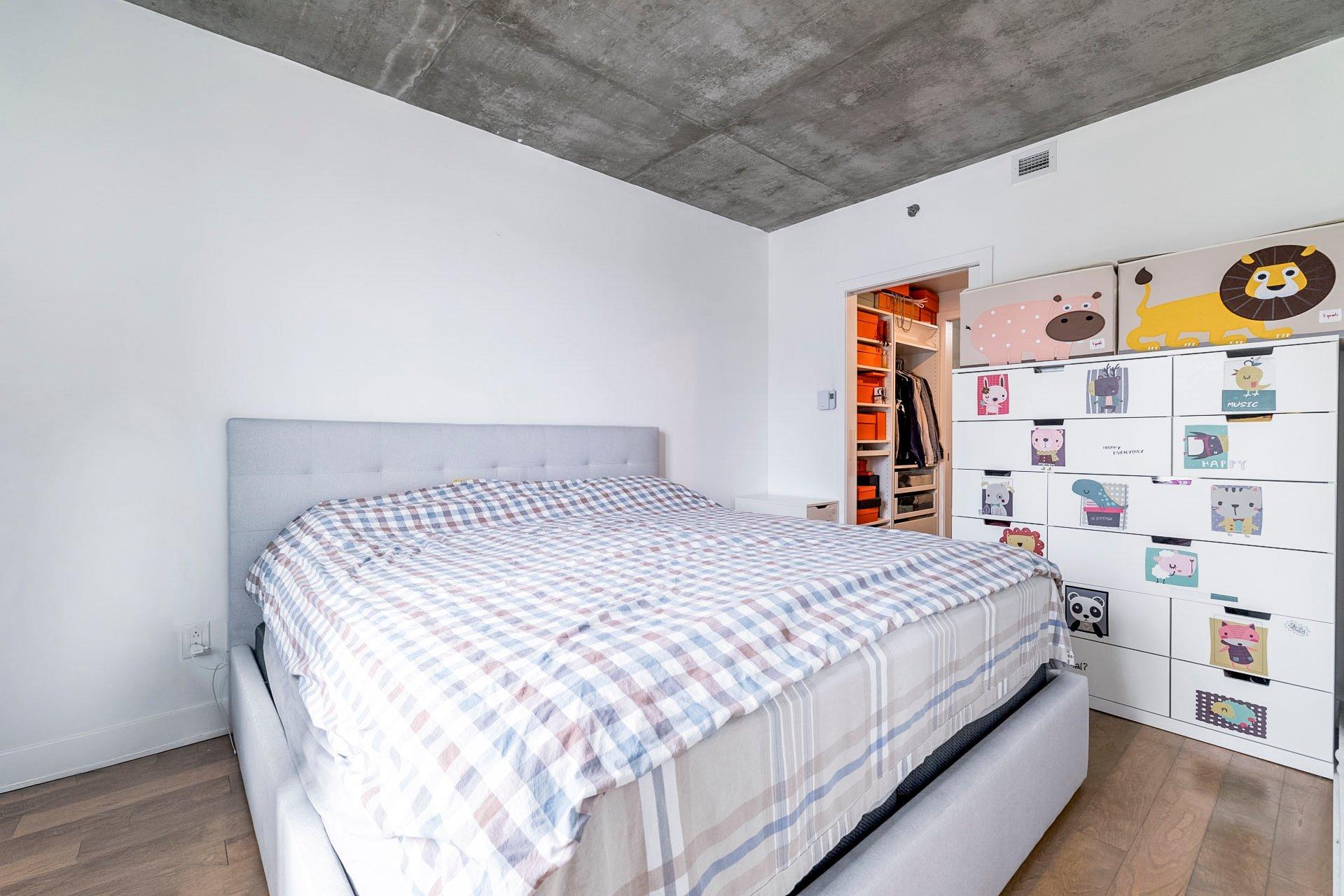 









235


Rue Peel

, 1011,
Montréal (Le Sud-Ouest),




QC
H3C0P8

