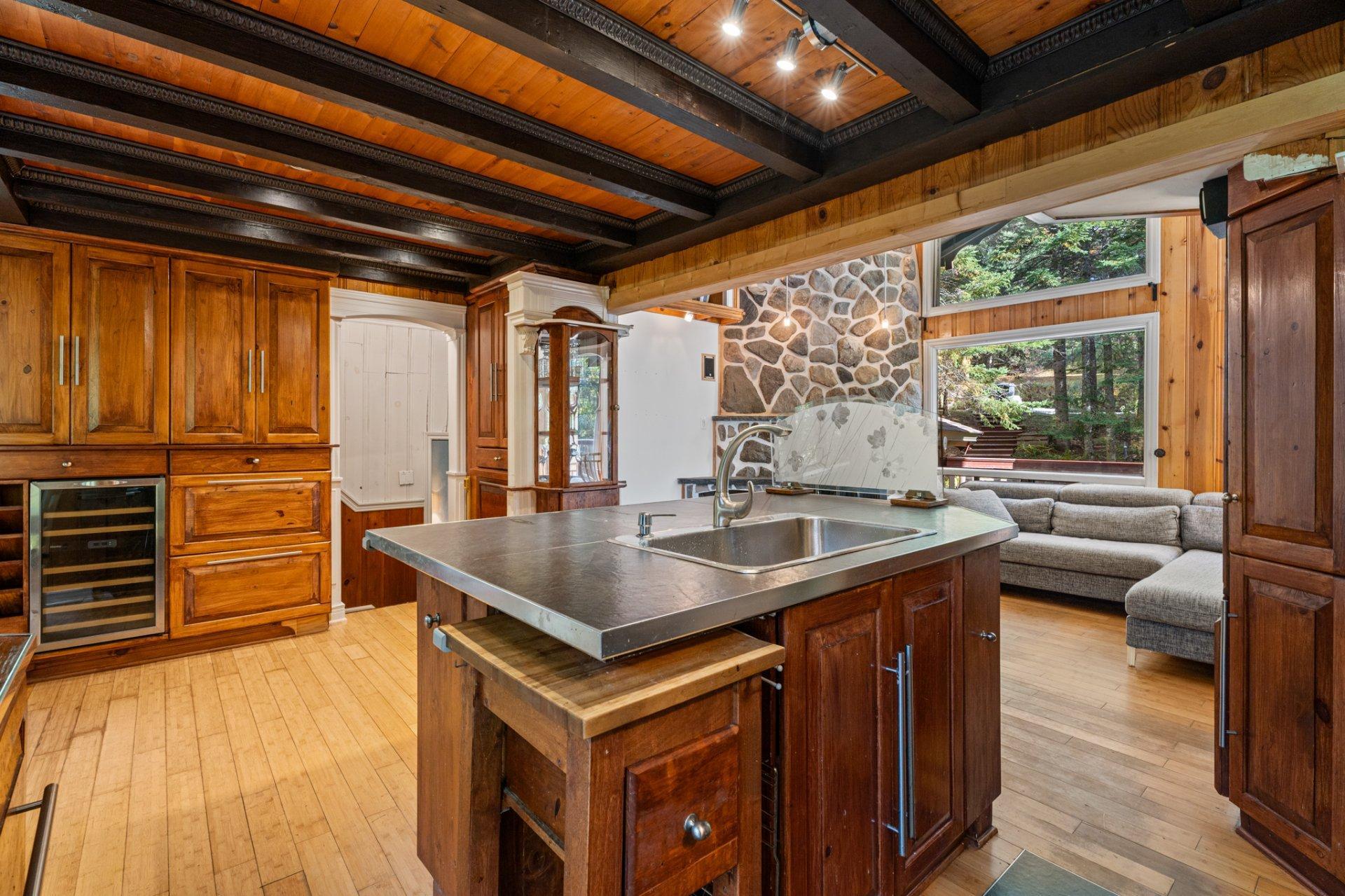 









470


Rue de l'Edelweiss

,
Sainte-Agathe-des-Monts,




QC
J8C0J9

