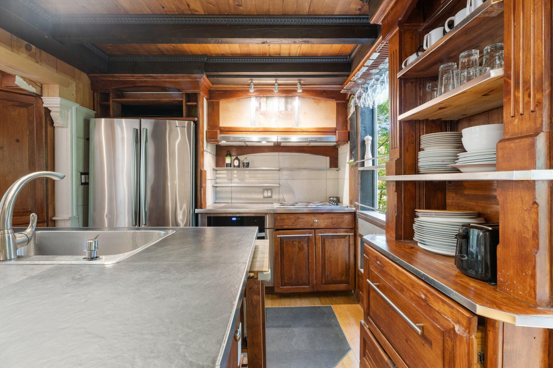 









470


Rue de l'Edelweiss

,
Sainte-Agathe-des-Monts,




QC
J8C0J9

