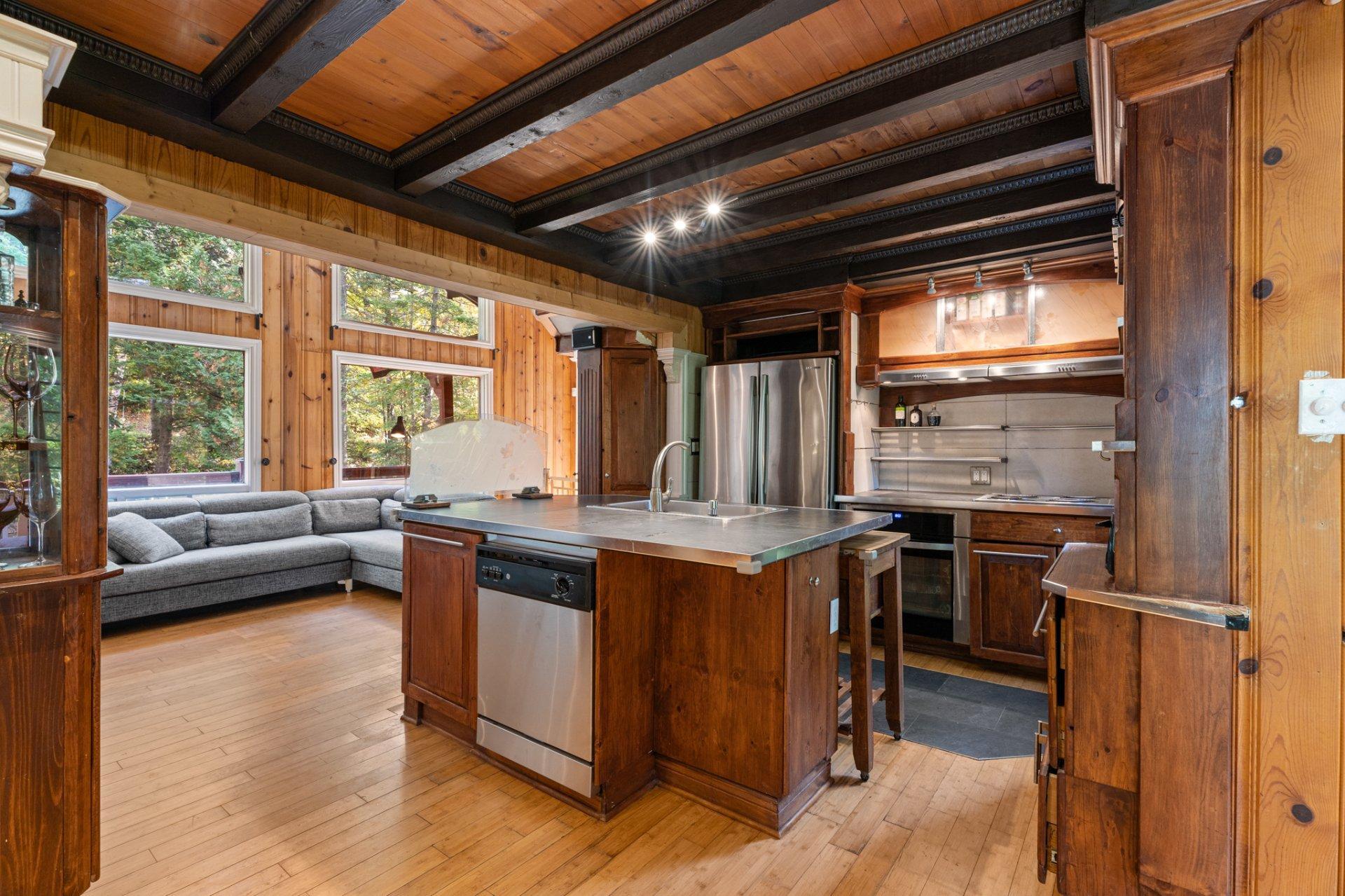 









470


Rue de l'Edelweiss

,
Sainte-Agathe-des-Monts,




QC
J8C0J9

