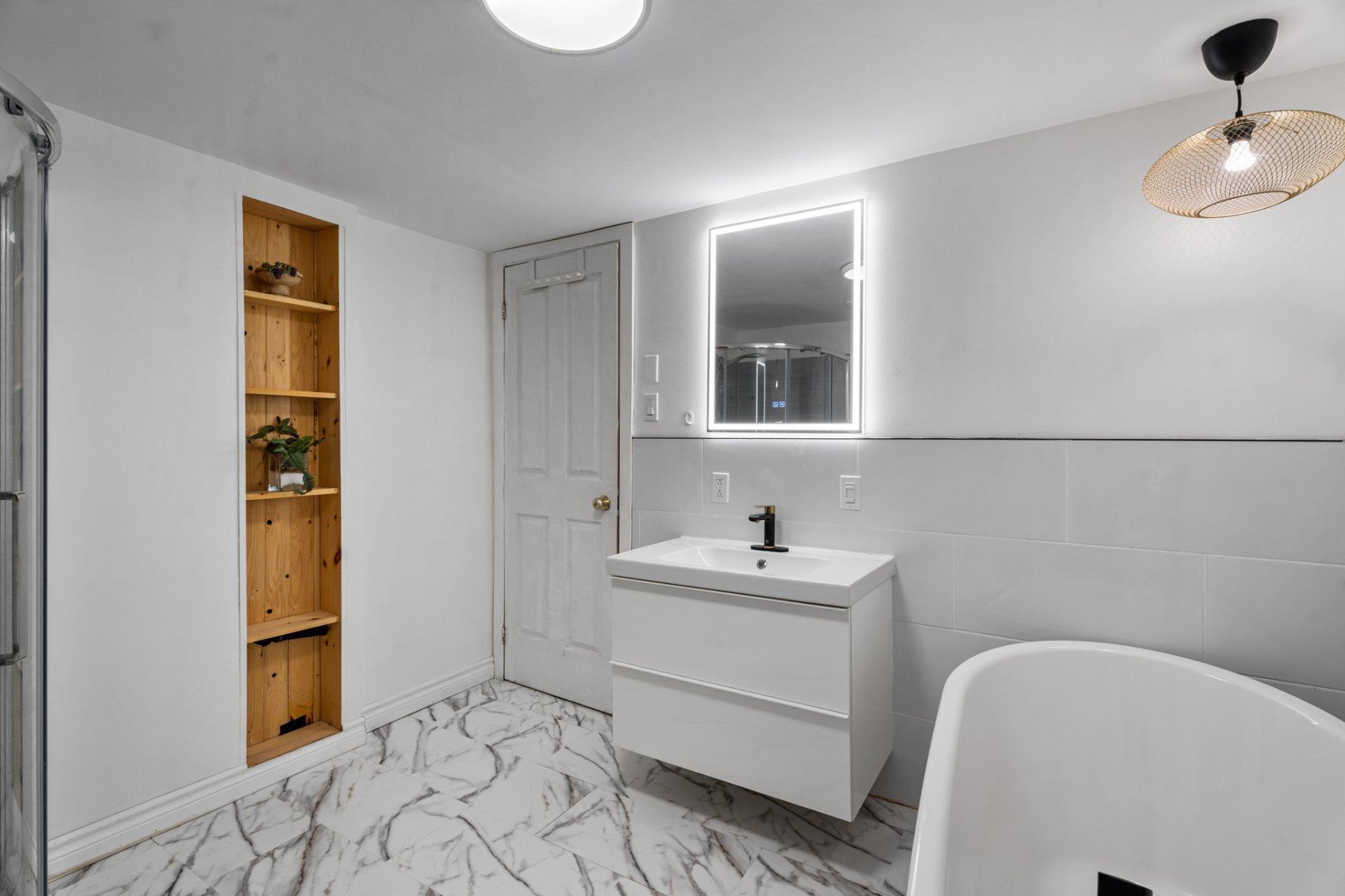 









470


Rue de l'Edelweiss

,
Sainte-Agathe-des-Monts,




QC
J8C0J9

