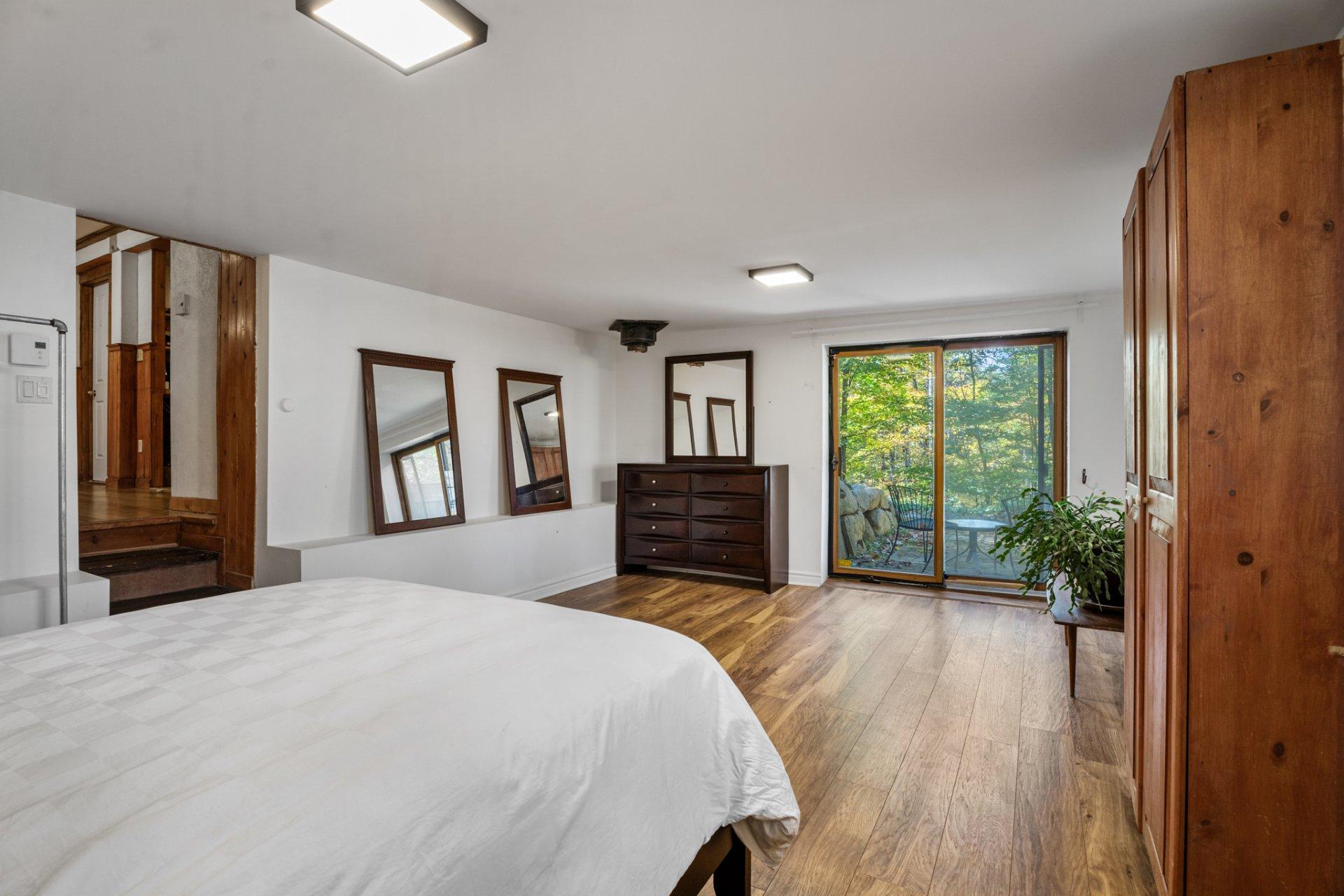 









470


Rue de l'Edelweiss

,
Sainte-Agathe-des-Monts,




QC
J8C0J9


