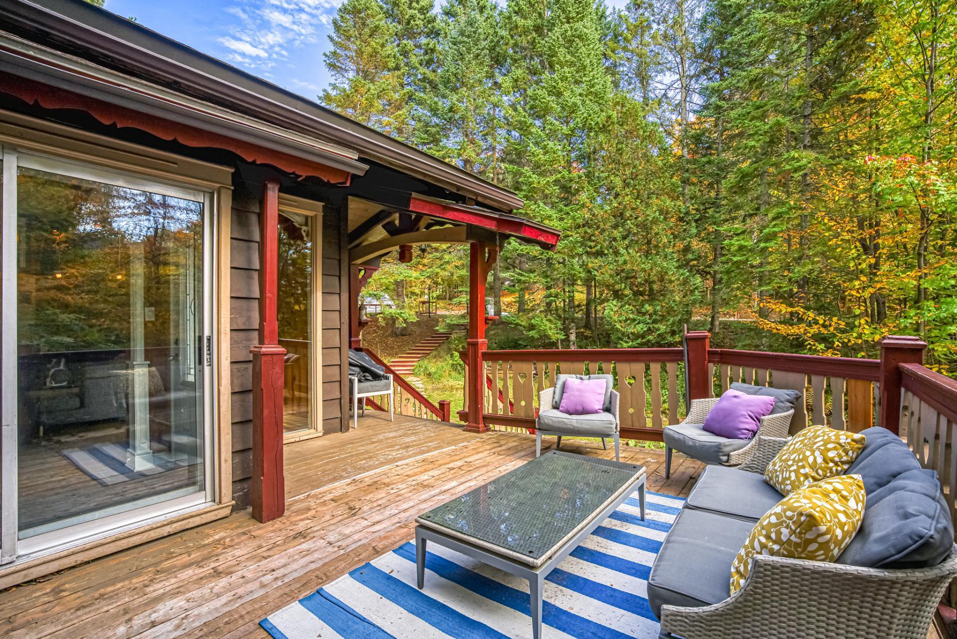 









470


Rue de l'Edelweiss

,
Sainte-Agathe-des-Monts,




QC
J8C0J9

