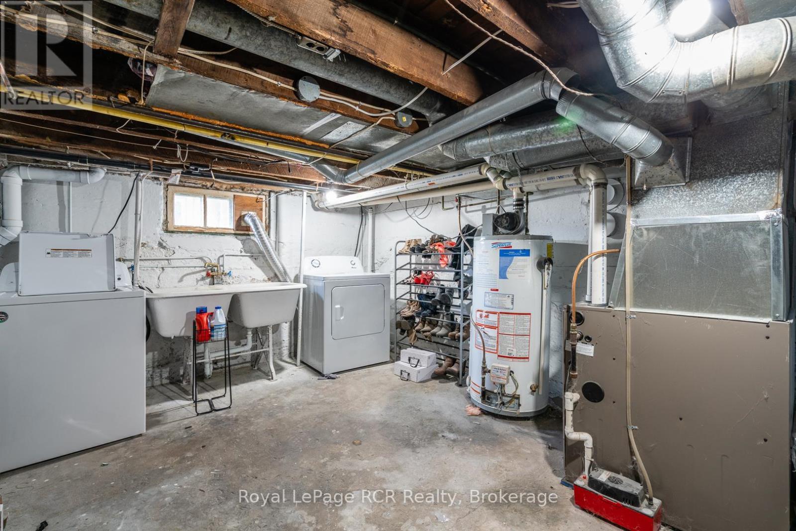












134 9TH STREET

,
Hanover,




Ontario
N4N1K6


