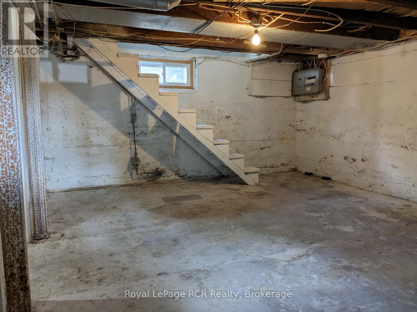 












134 9TH STREET

,
Hanover,




Ontario
N4N1K6

