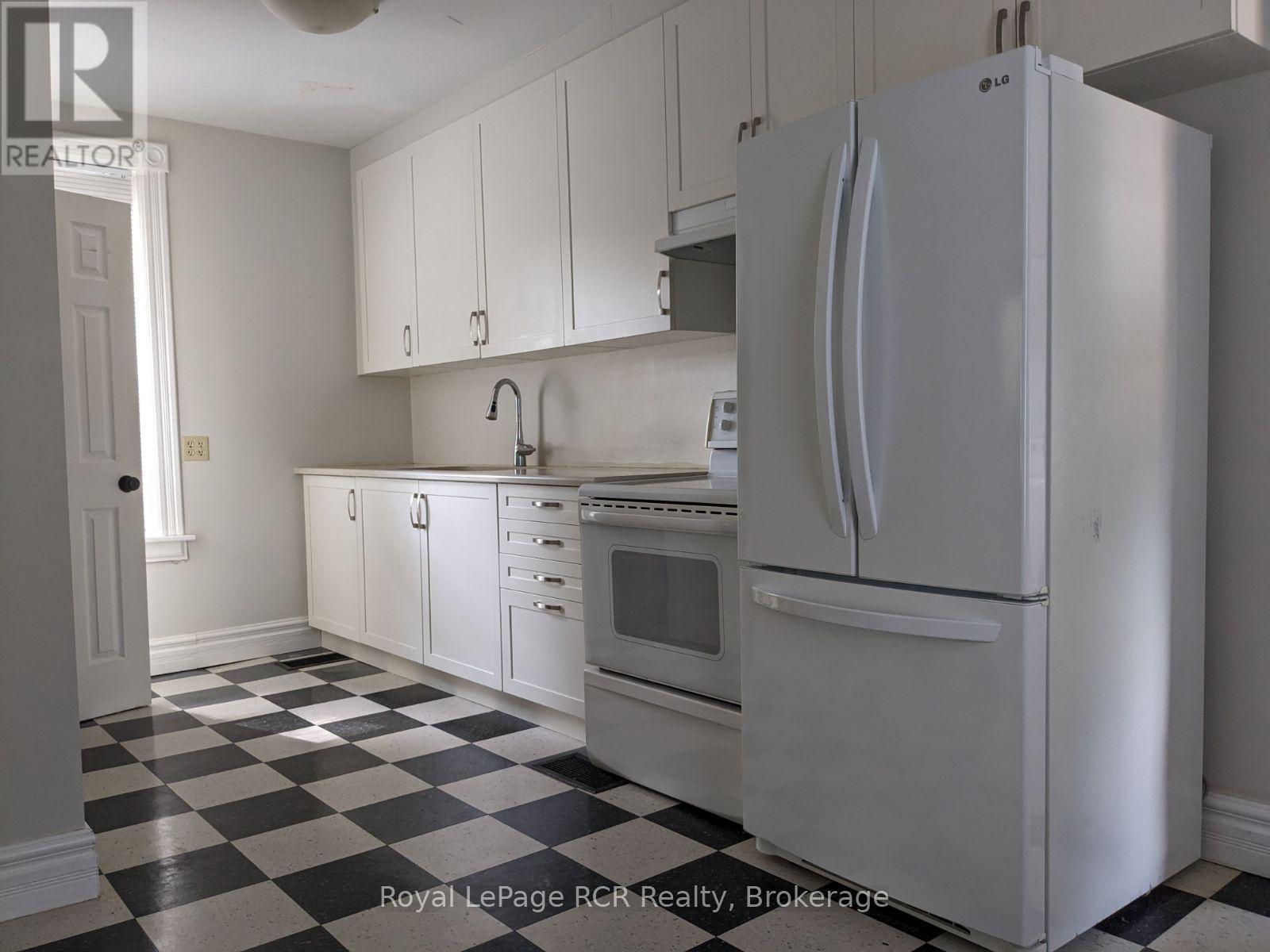 












134 9TH STREET

,
Hanover,




Ontario
N4N1K6

