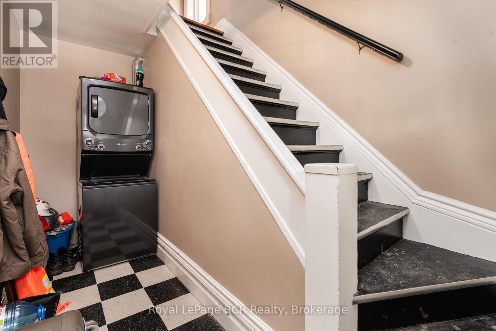 












134 9TH STREET

,
Hanover,




Ontario
N4N1K6

