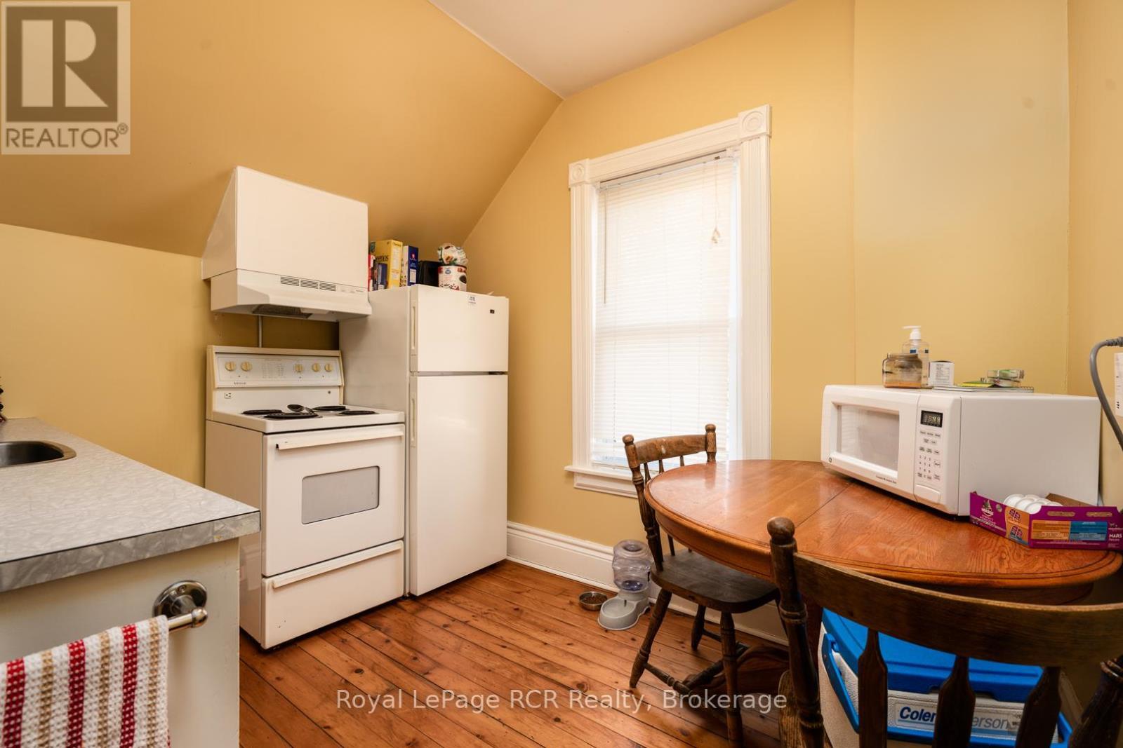 












134 9TH STREET

,
Hanover,




Ontario
N4N1K6

