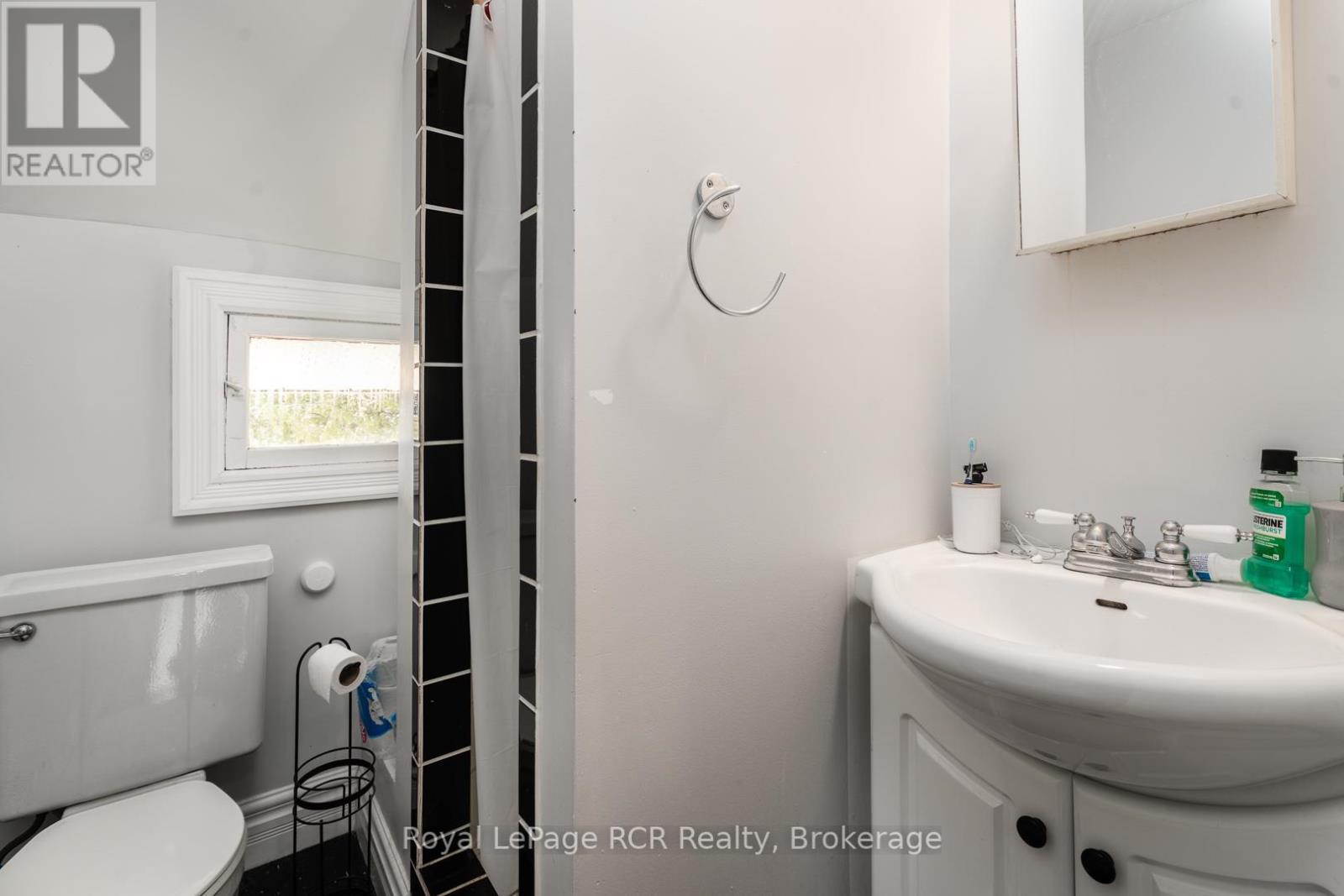 












134 9TH STREET

,
Hanover,




Ontario
N4N1K6

