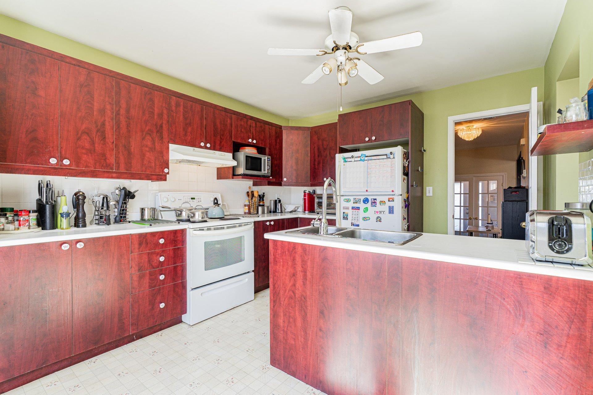 









3940


Rue Ovide

,
Brossard,




QC
J4Y2N2

