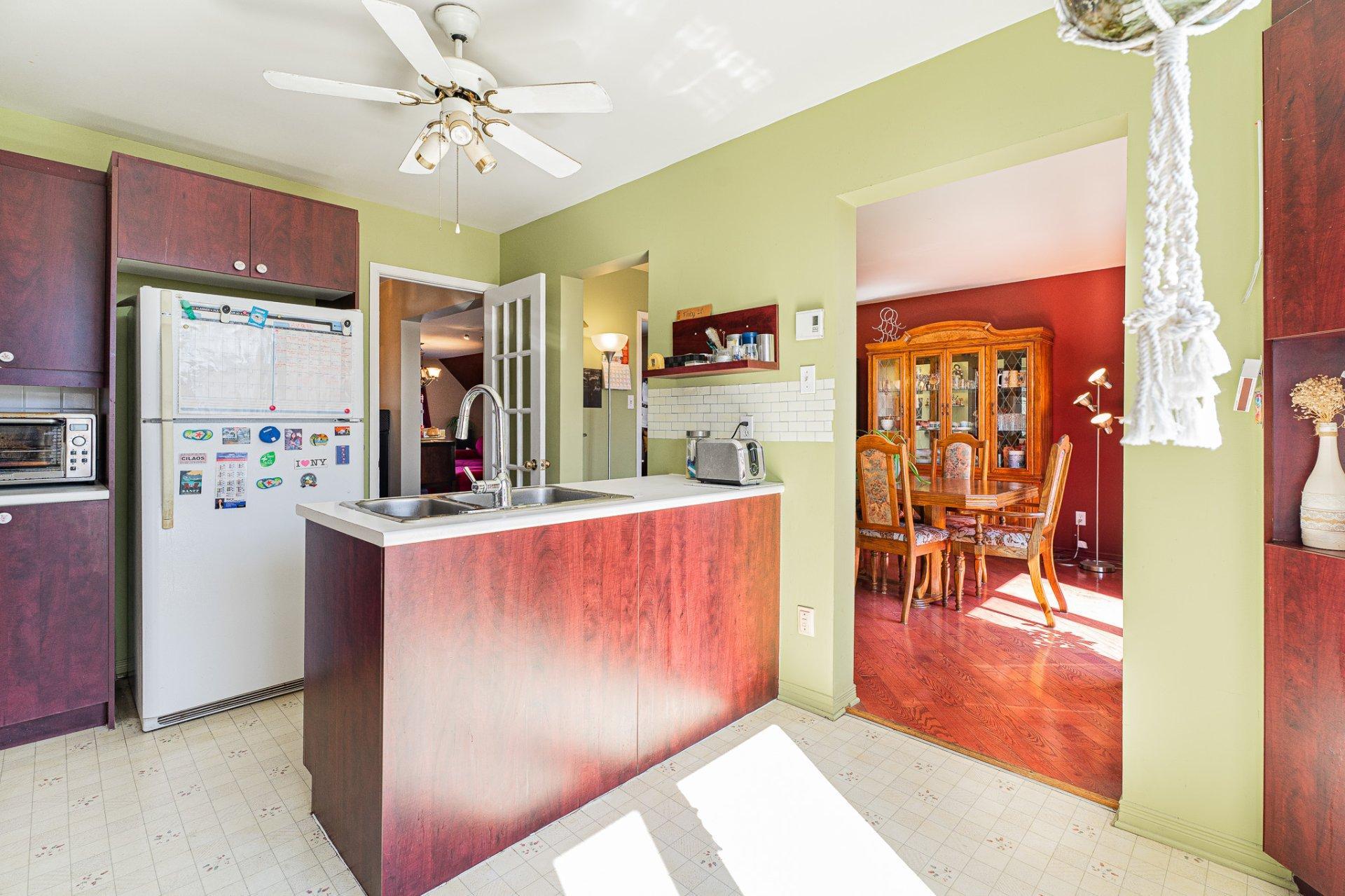 









3940


Rue Ovide

,
Brossard,




QC
J4Y2N2

