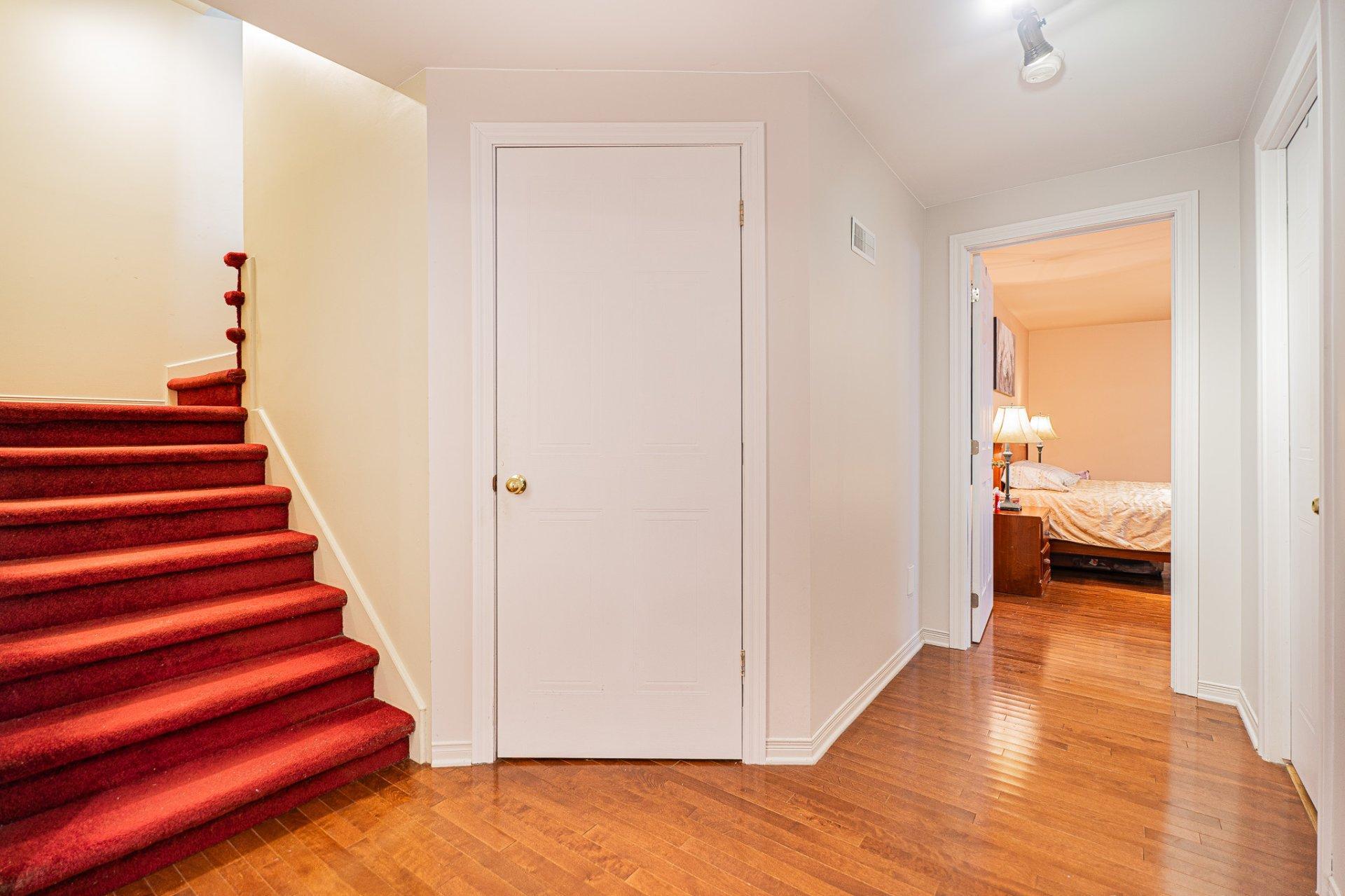 









3940


Rue Ovide

,
Brossard,




QC
J4Y2N2


