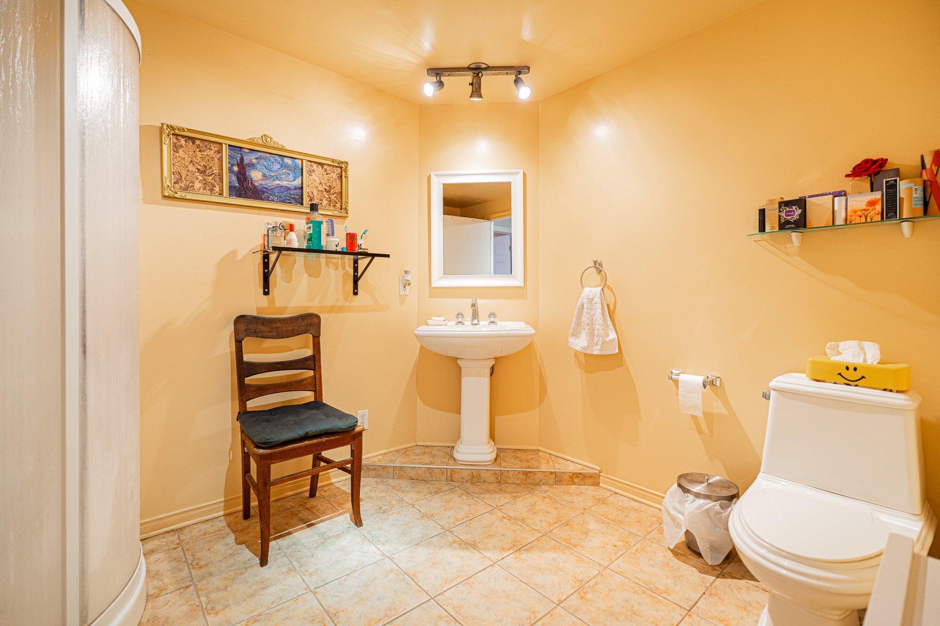









3940


Rue Ovide

,
Brossard,




QC
J4Y2N2

