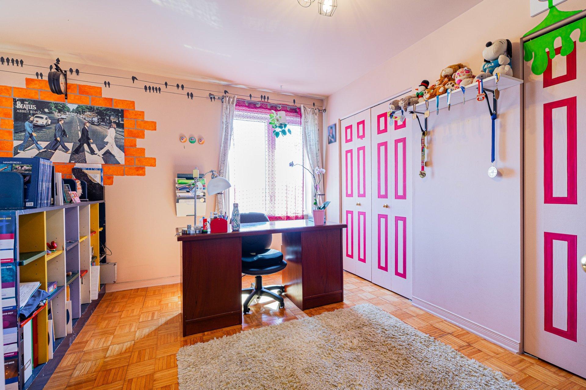 









3940


Rue Ovide

,
Brossard,




QC
J4Y2N2

