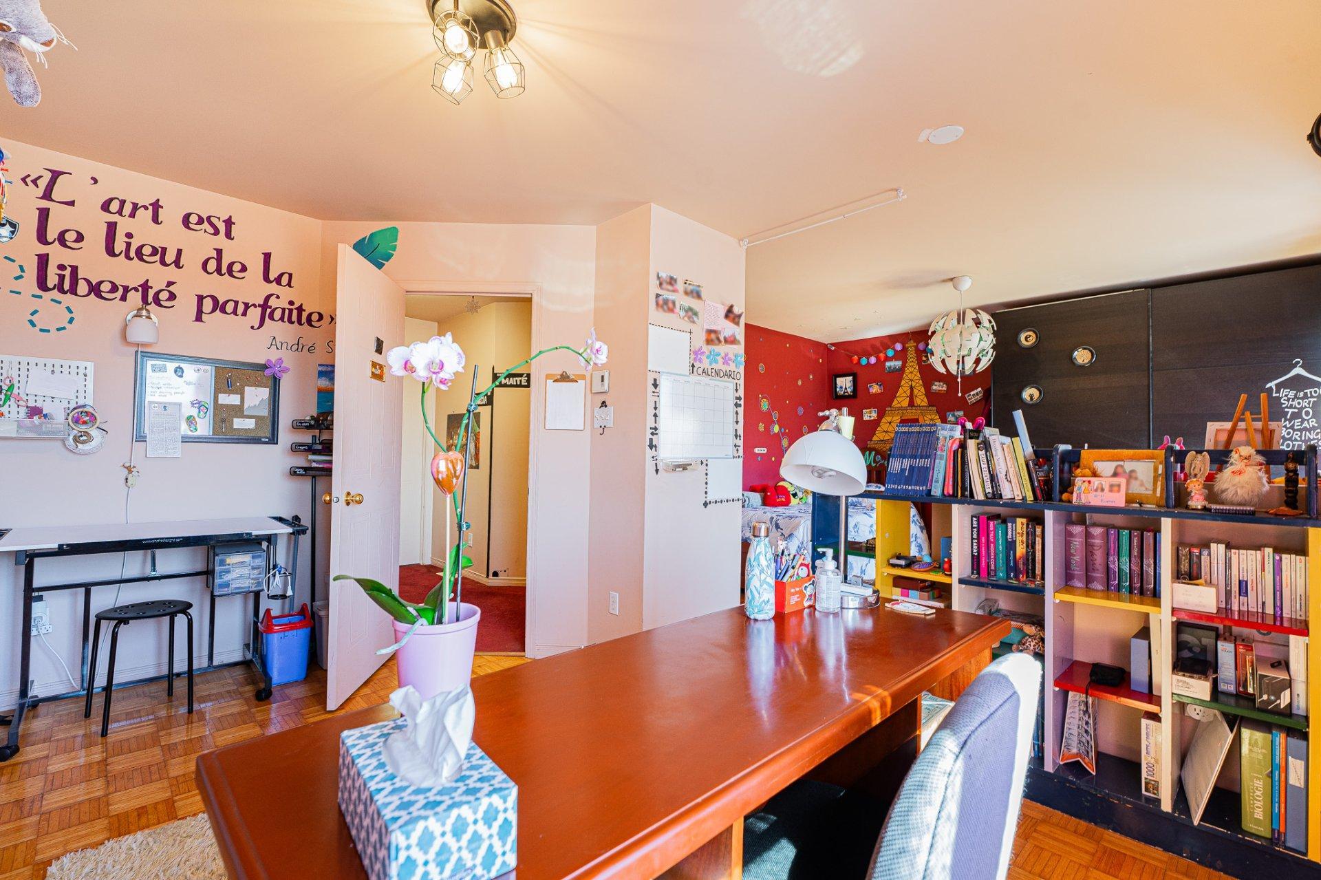 









3940


Rue Ovide

,
Brossard,




QC
J4Y2N2

