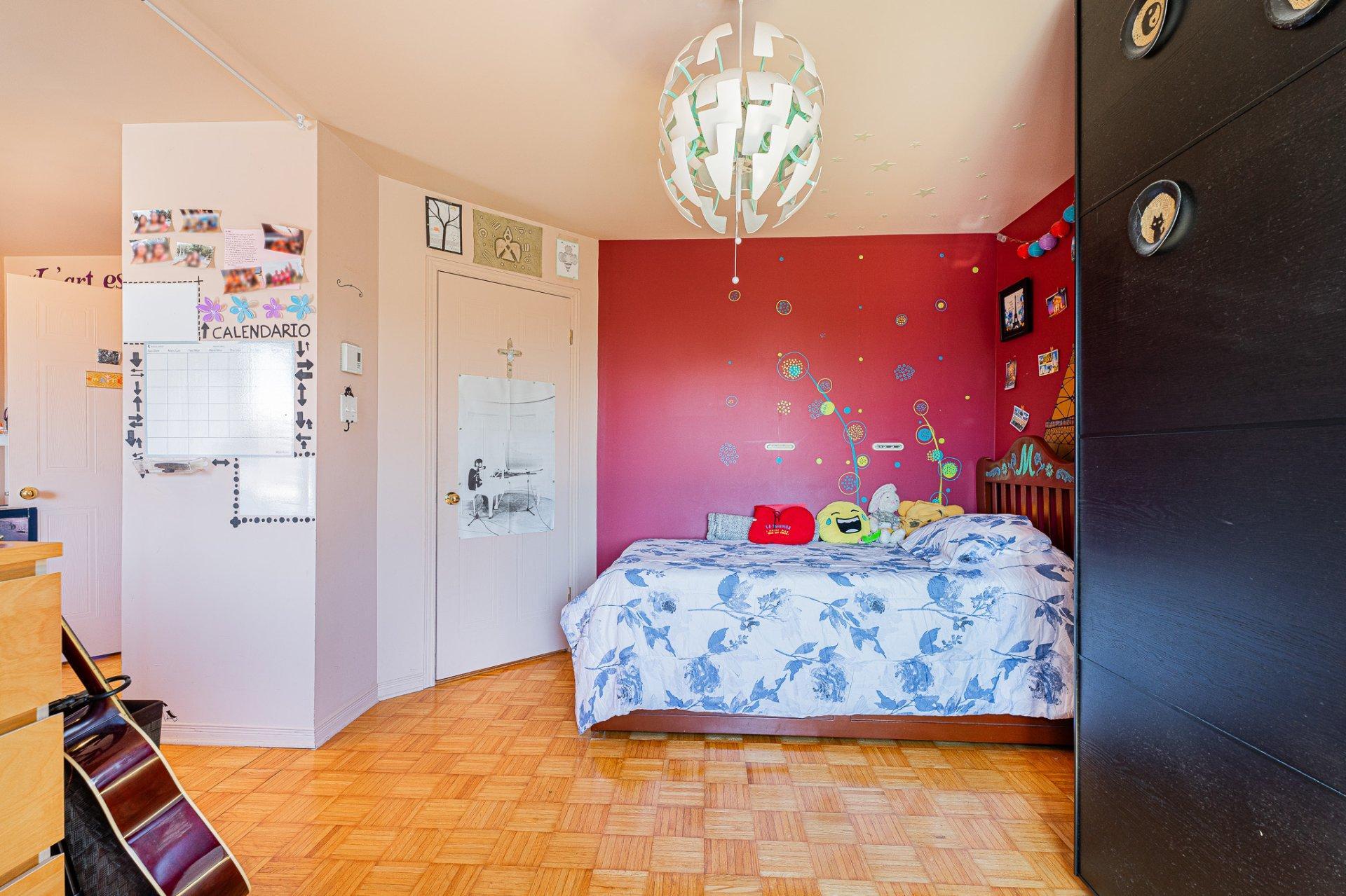 









3940


Rue Ovide

,
Brossard,




QC
J4Y2N2

