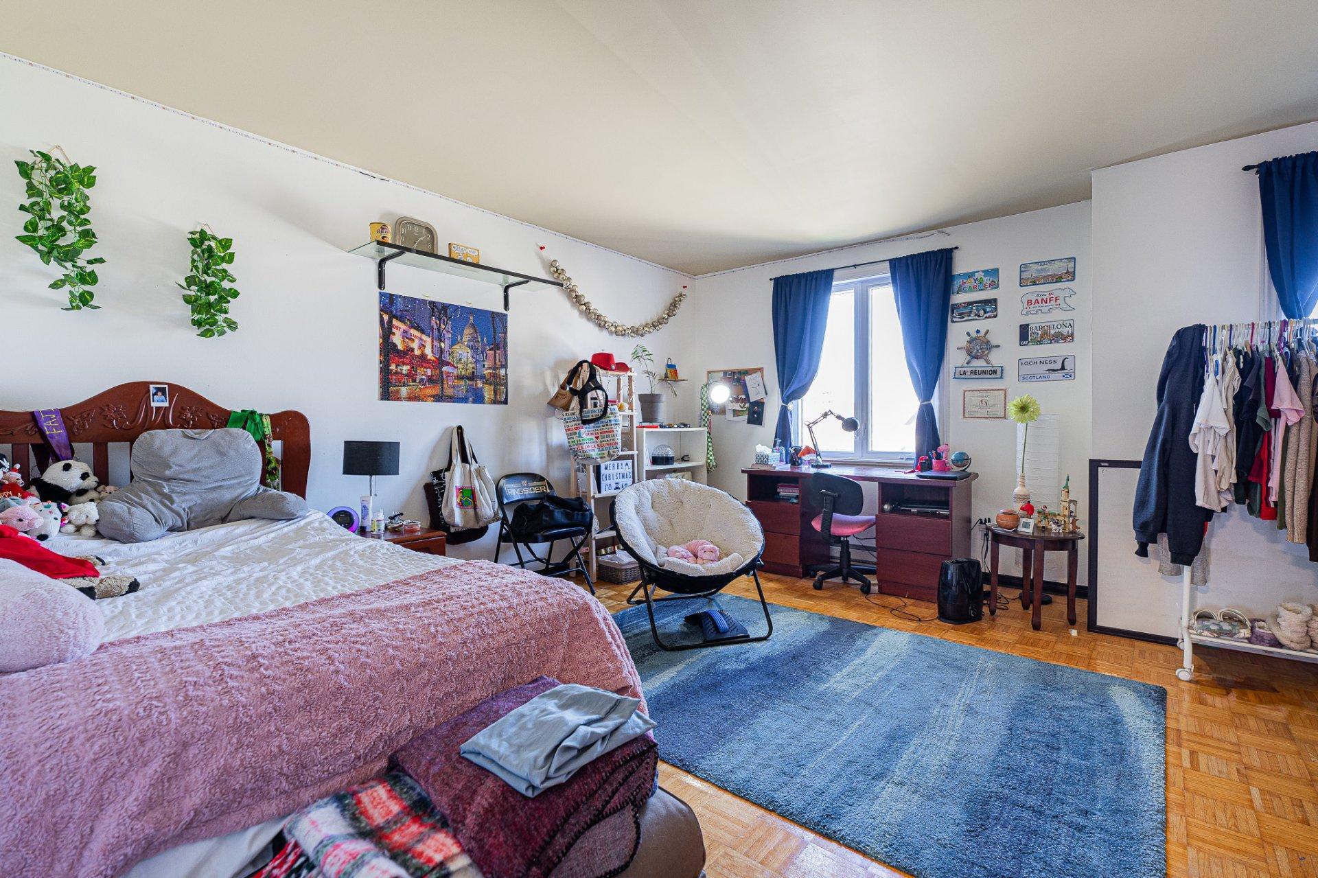 









3940


Rue Ovide

,
Brossard,




QC
J4Y2N2

