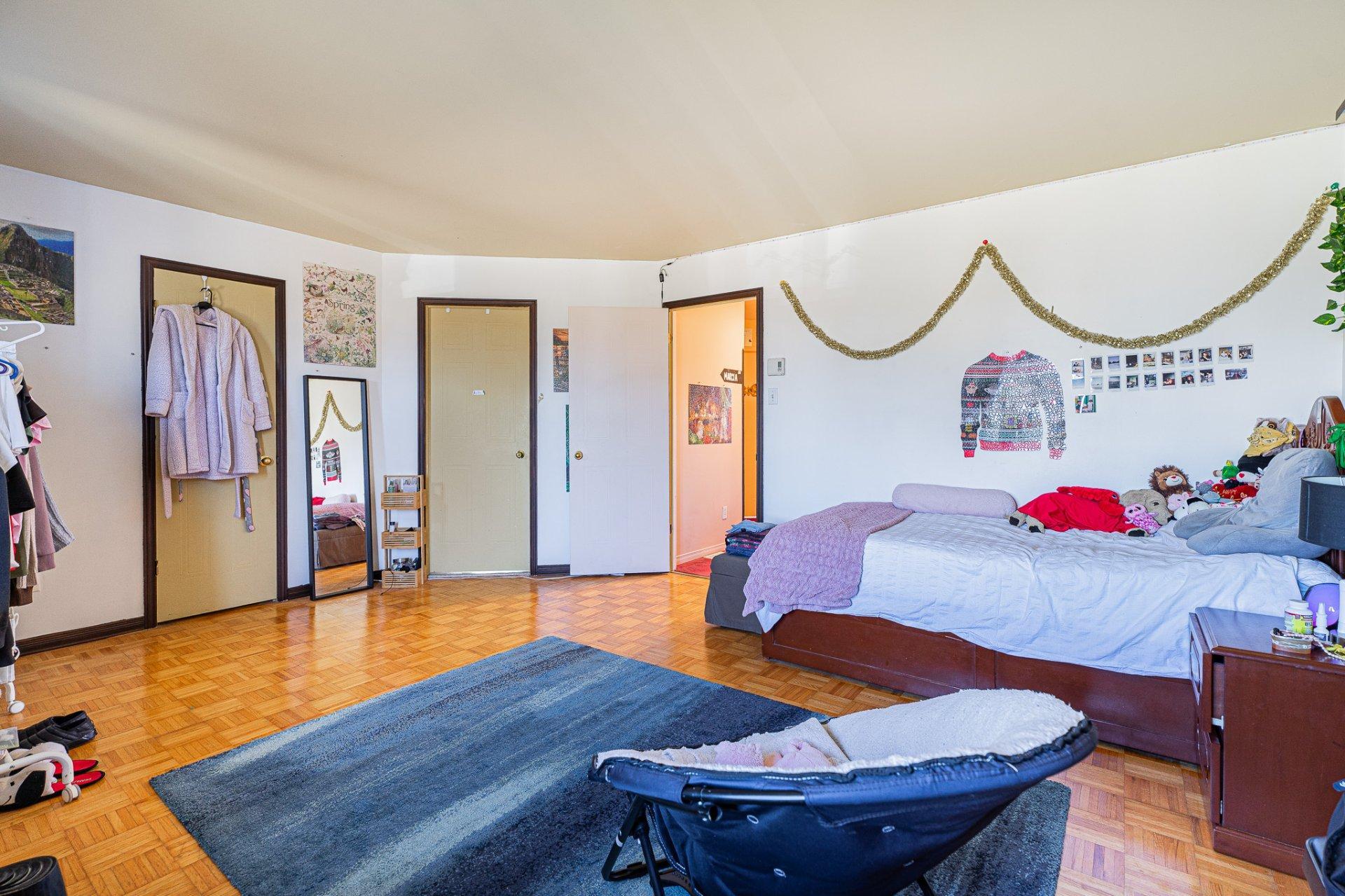









3940


Rue Ovide

,
Brossard,




QC
J4Y2N2

