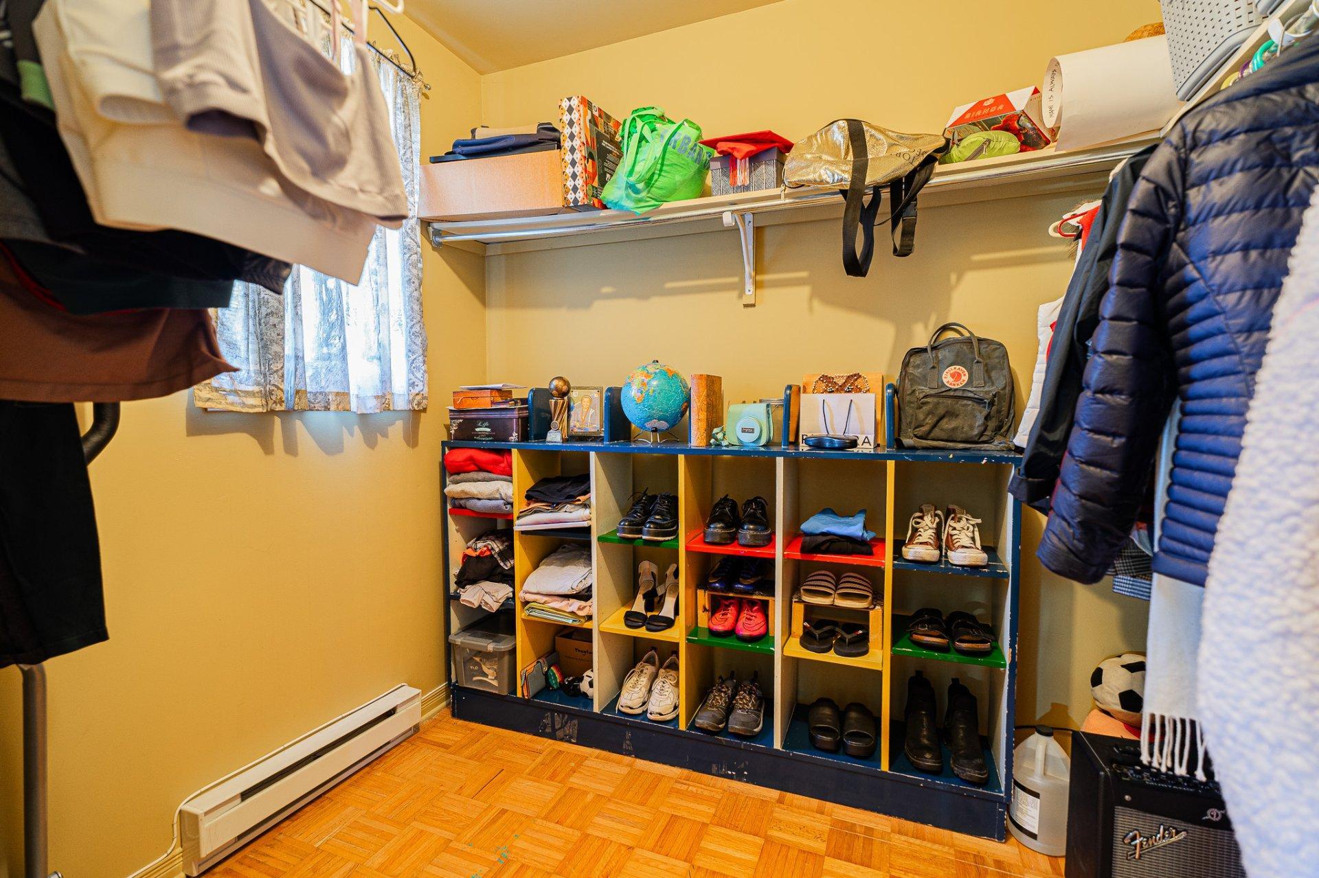 









3940


Rue Ovide

,
Brossard,




QC
J4Y2N2

