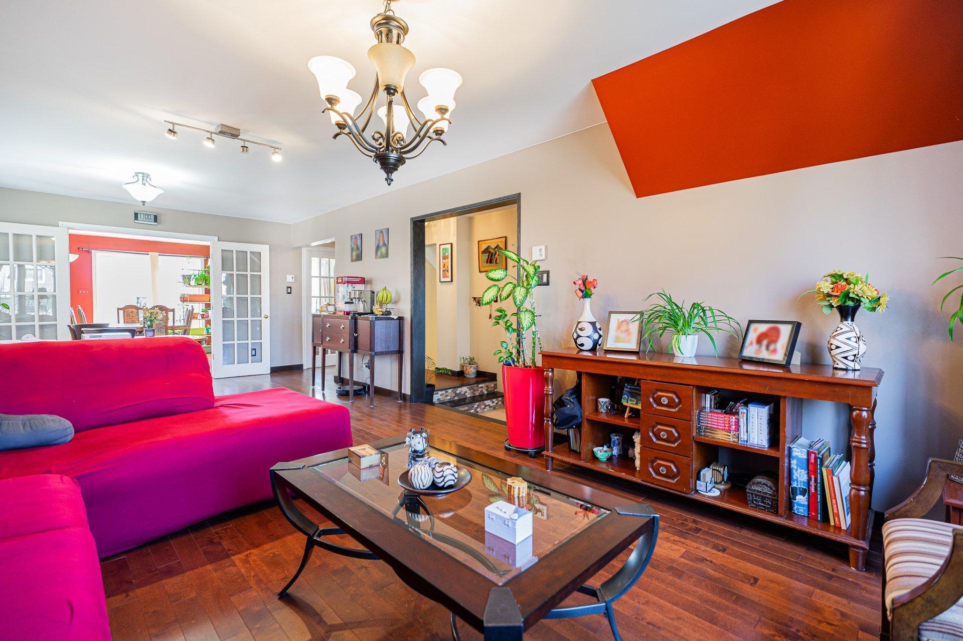 









3940


Rue Ovide

,
Brossard,




QC
J4Y2N2

