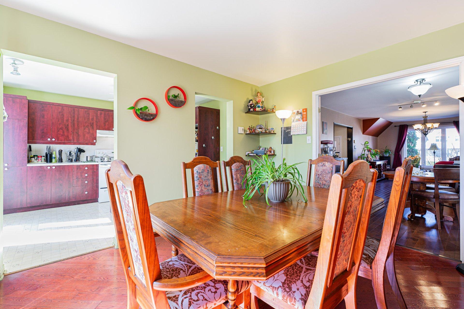 









3940


Rue Ovide

,
Brossard,




QC
J4Y2N2

