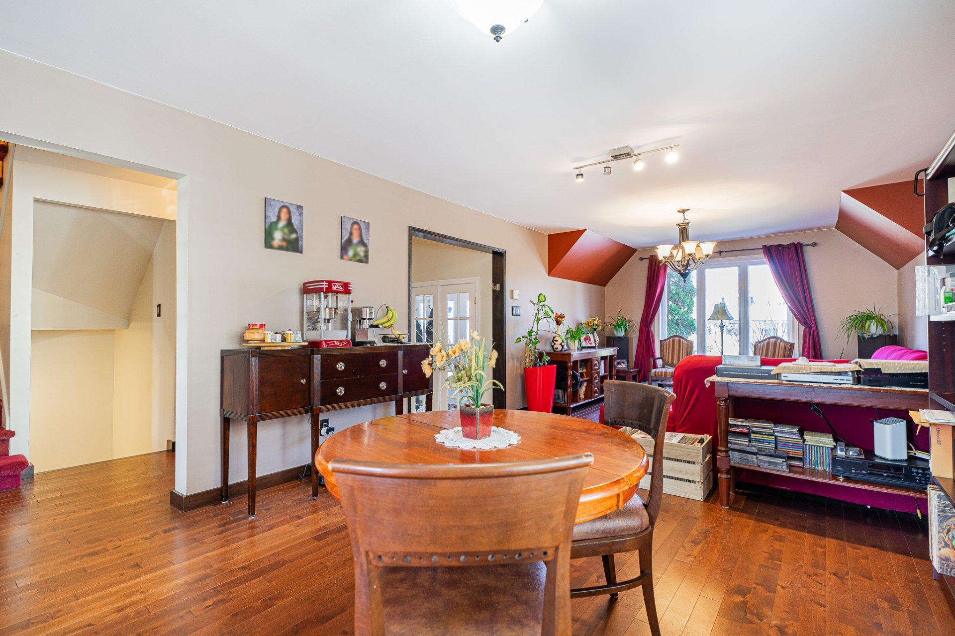









3940


Rue Ovide

,
Brossard,




QC
J4Y2N2

