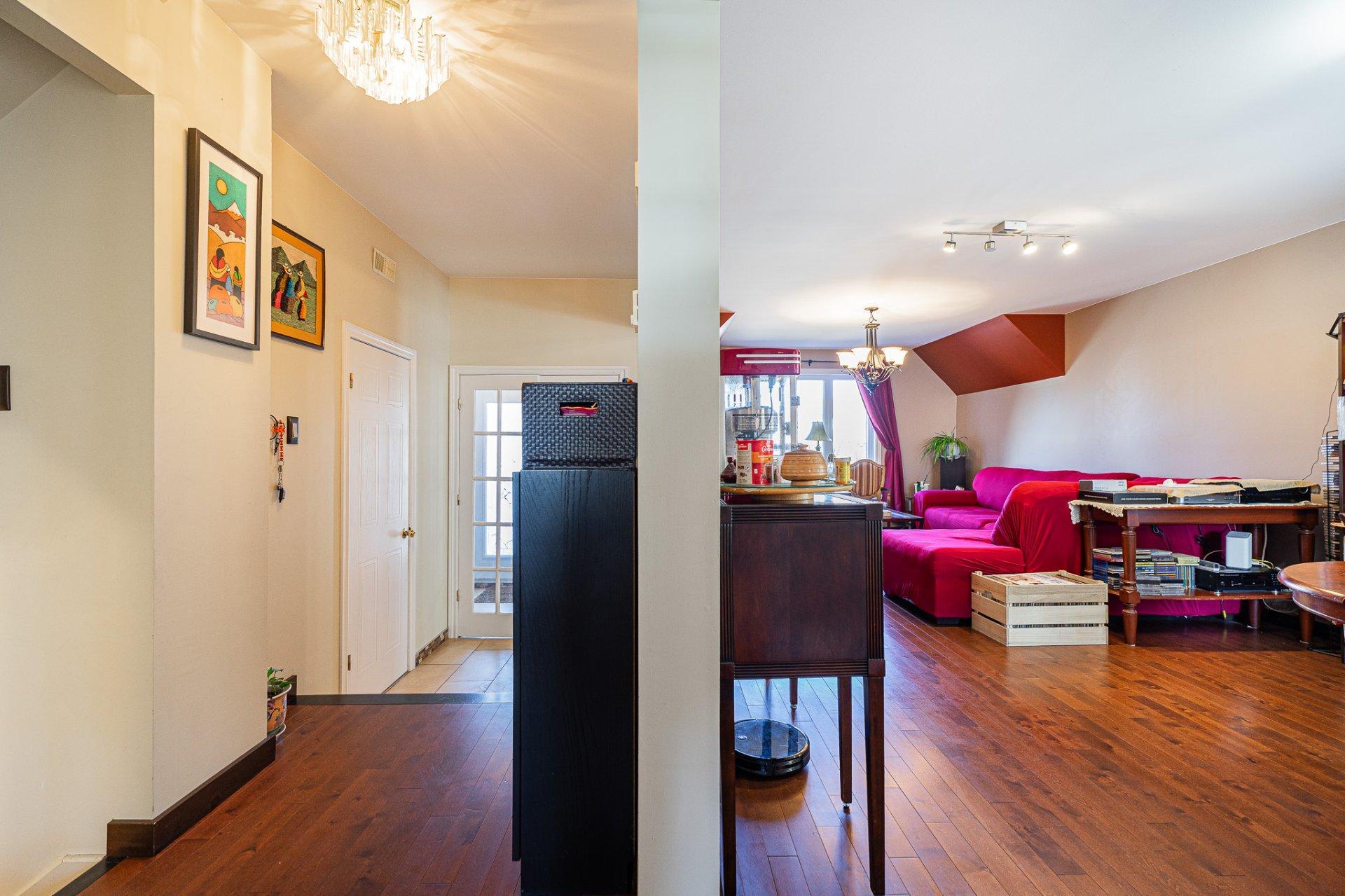 









3940


Rue Ovide

,
Brossard,




QC
J4Y2N2

