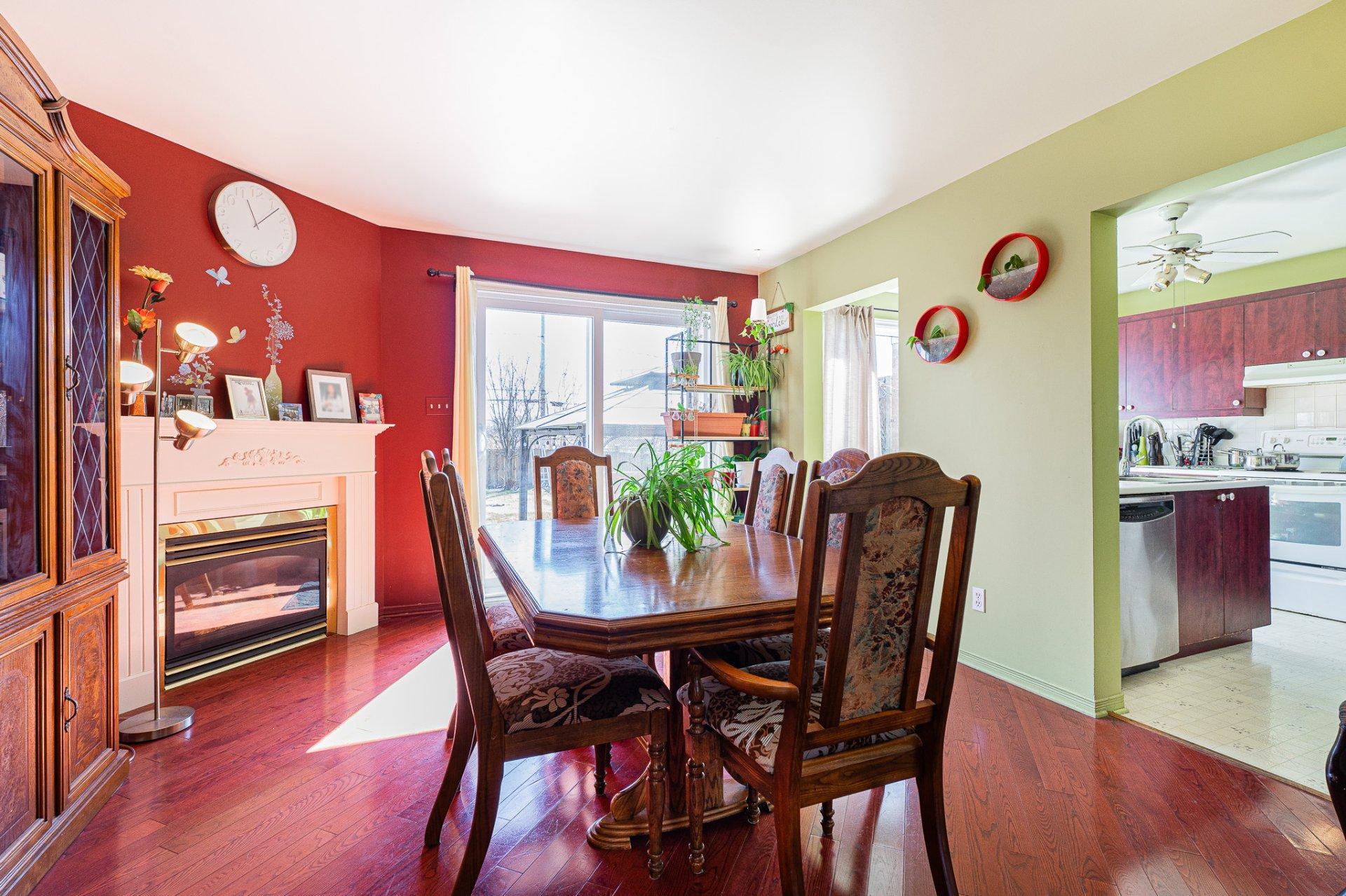 









3940


Rue Ovide

,
Brossard,




QC
J4Y2N2

