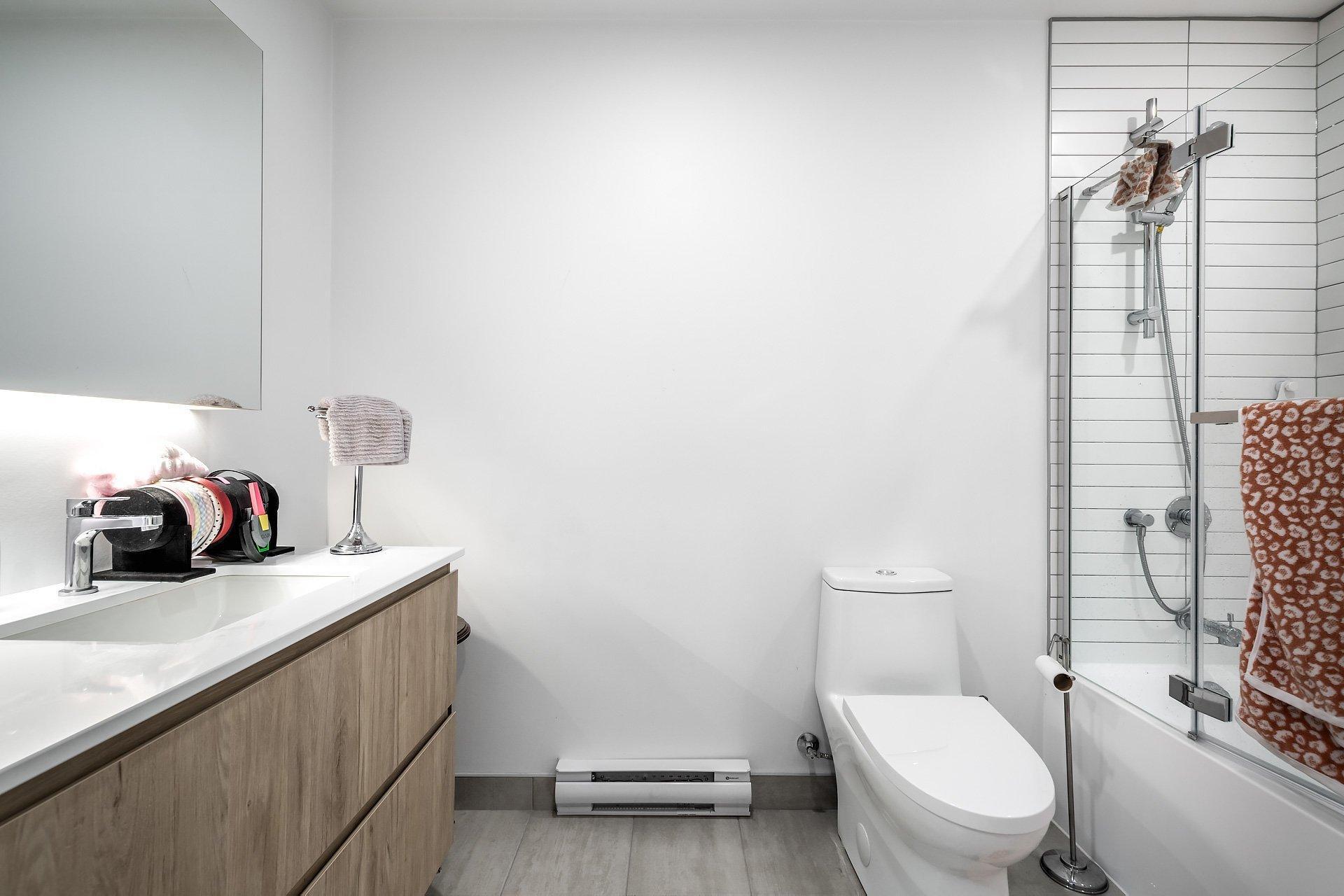 









1150


Boul. René-Lévesque E.

, 1117,
Montréal (Ville-Marie),




QC
H2L0J6

