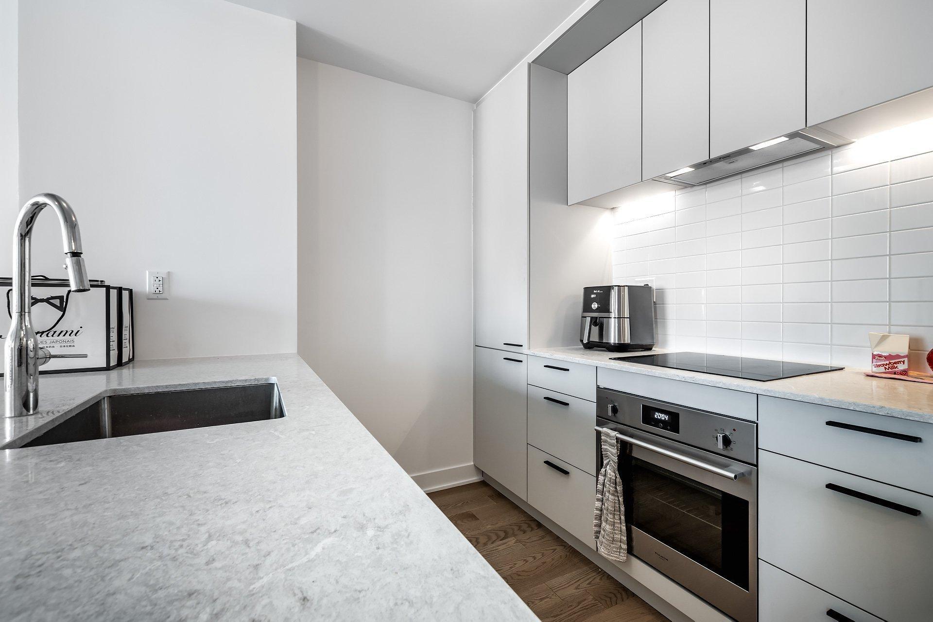 









1150


Boul. René-Lévesque E.

, 1117,
Montréal (Ville-Marie),




QC
H2L0J6

