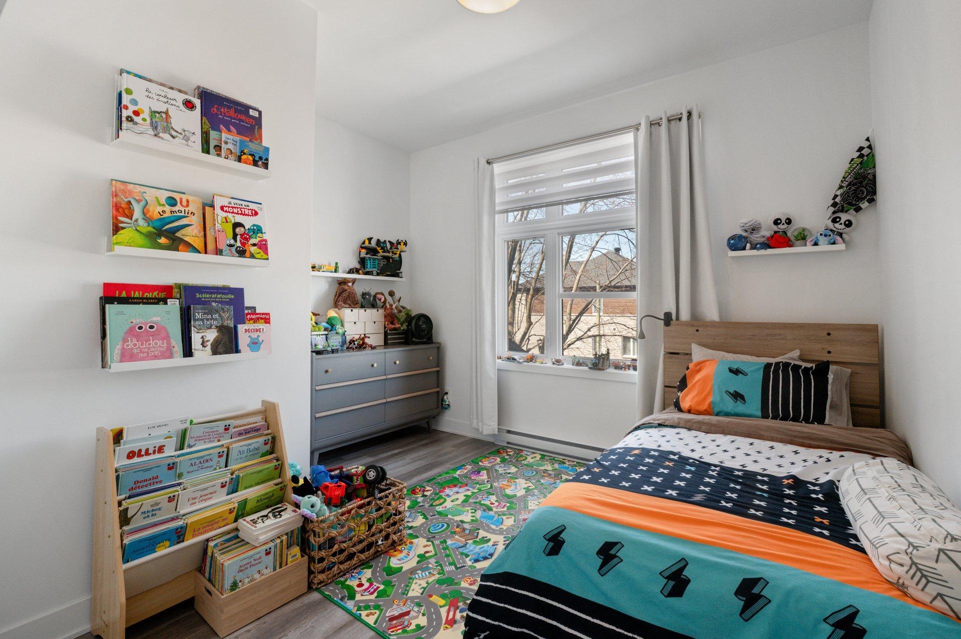 









537


Rue Séraphin-Bouc

,
Sainte-Anne-des-Plaines,




QC
J0N1H0

