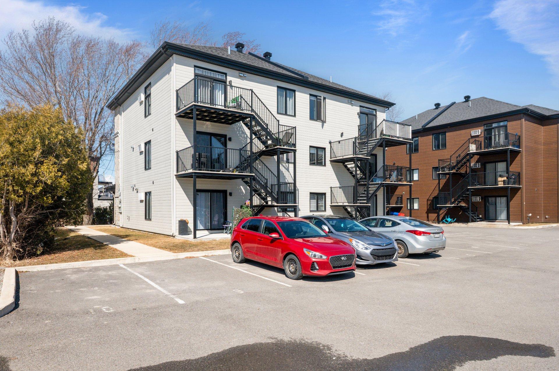 









537


Rue Séraphin-Bouc

,
Sainte-Anne-des-Plaines,




QC
J0N1H0

