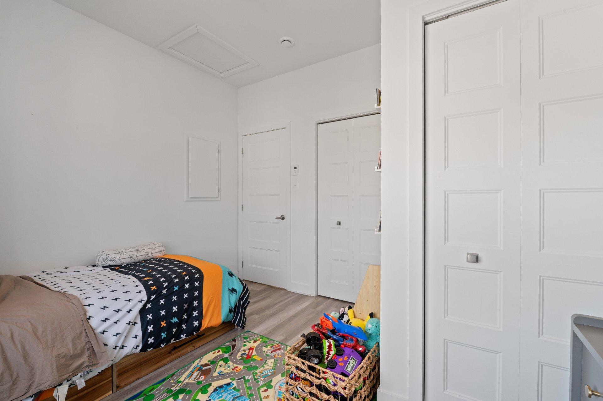 









537


Rue Séraphin-Bouc

,
Sainte-Anne-des-Plaines,




QC
J0N1H0

