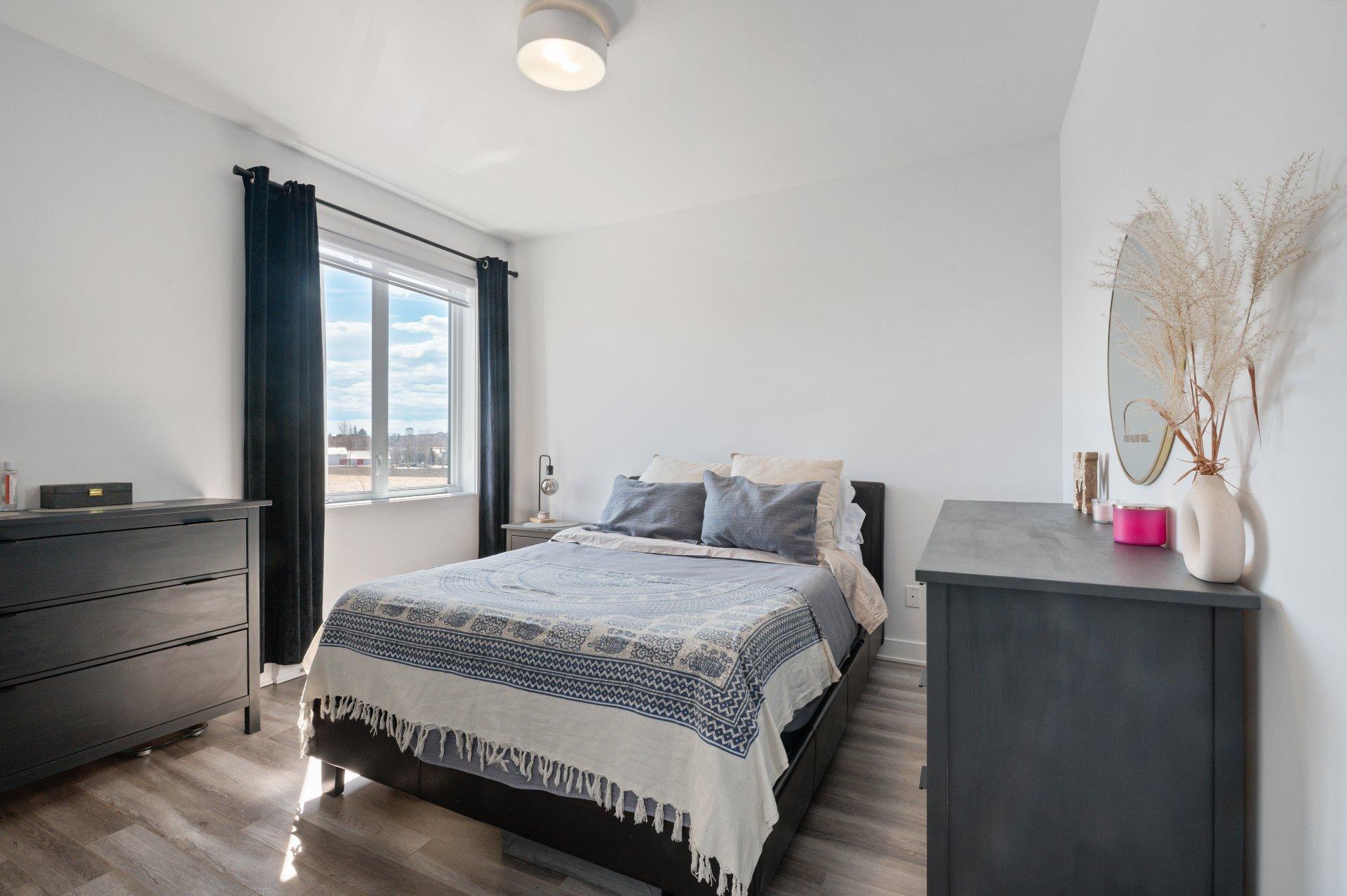 









537


Rue Séraphin-Bouc

,
Sainte-Anne-des-Plaines,




QC
J0N1H0

