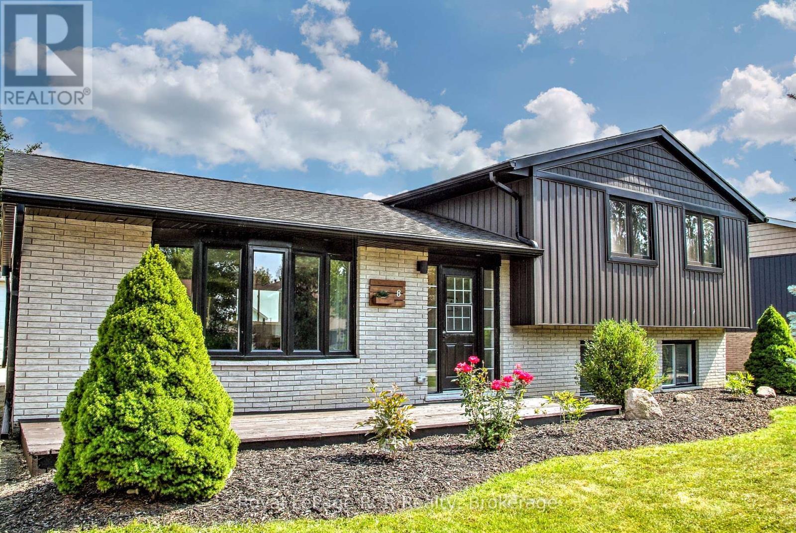 












8 WILLIAM STREET N

,
Huron-Kinloss,




Ontario
N0G2R0


