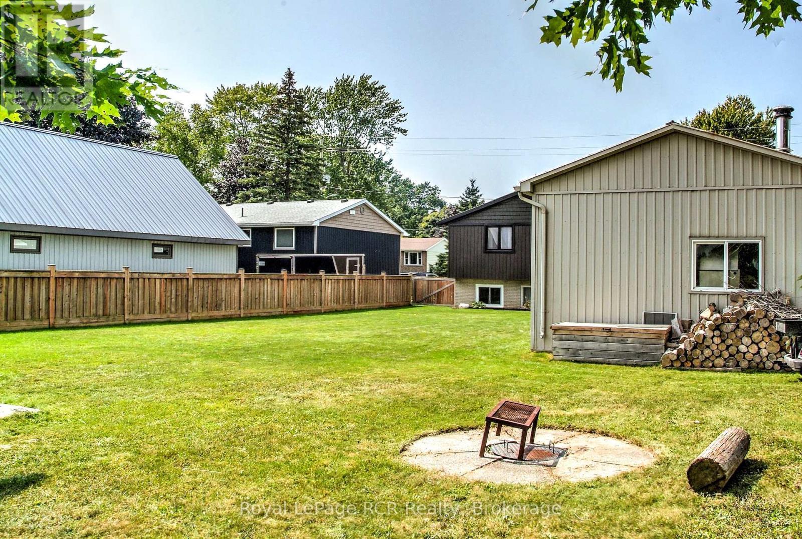 












8 WILLIAM STREET N

,
Huron-Kinloss,




Ontario
N0G2R0

