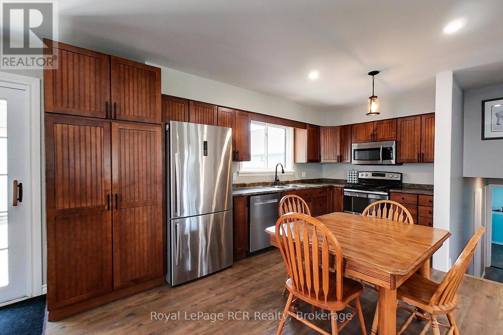 












8 WILLIAM STREET N

,
Huron-Kinloss,




Ontario
N0G2R0

