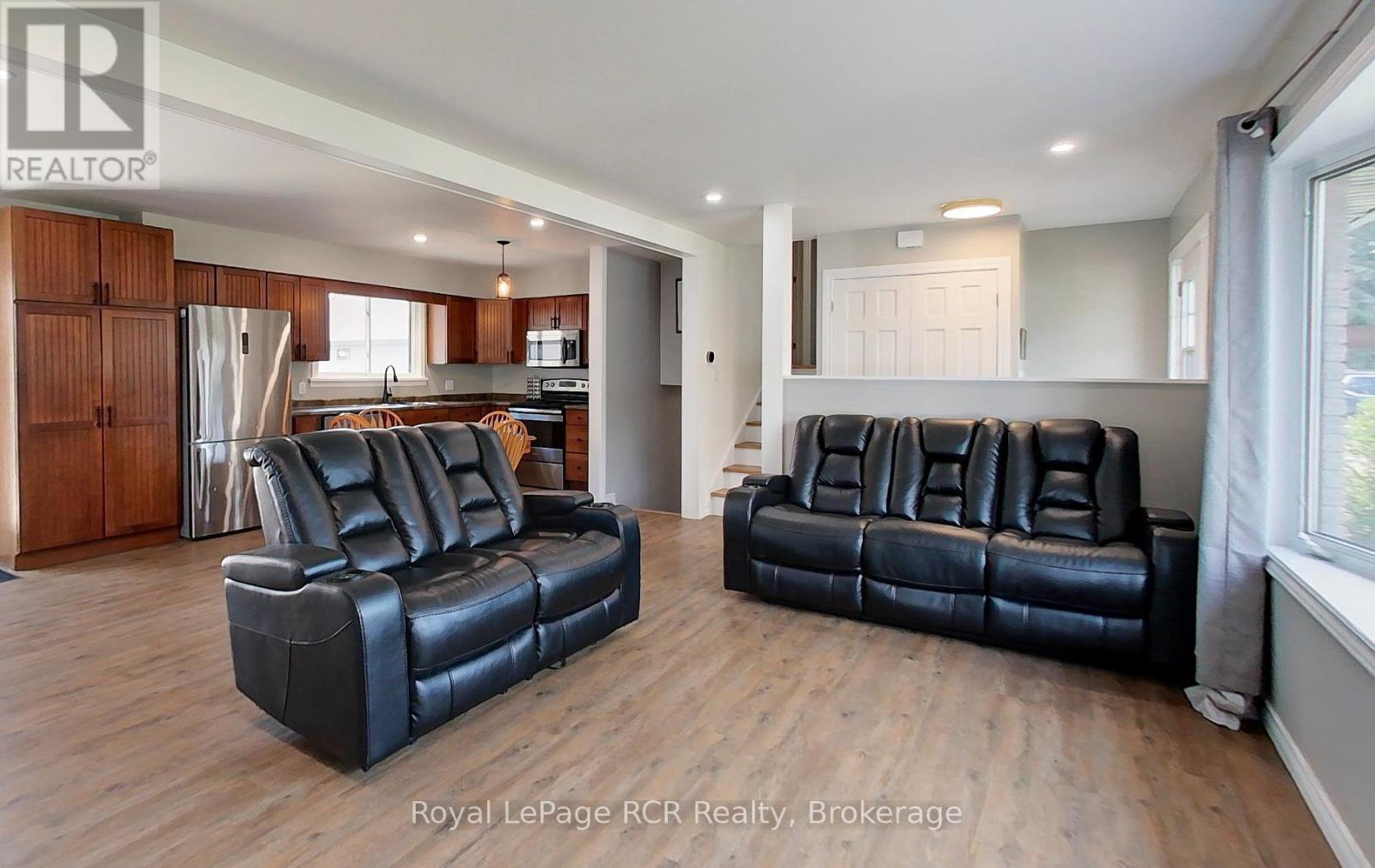 












8 WILLIAM STREET N

,
Huron-Kinloss,




Ontario
N0G2R0

