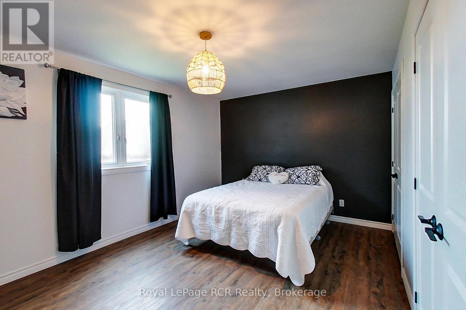 












8 WILLIAM STREET N

,
Huron-Kinloss,




Ontario
N0G2R0

