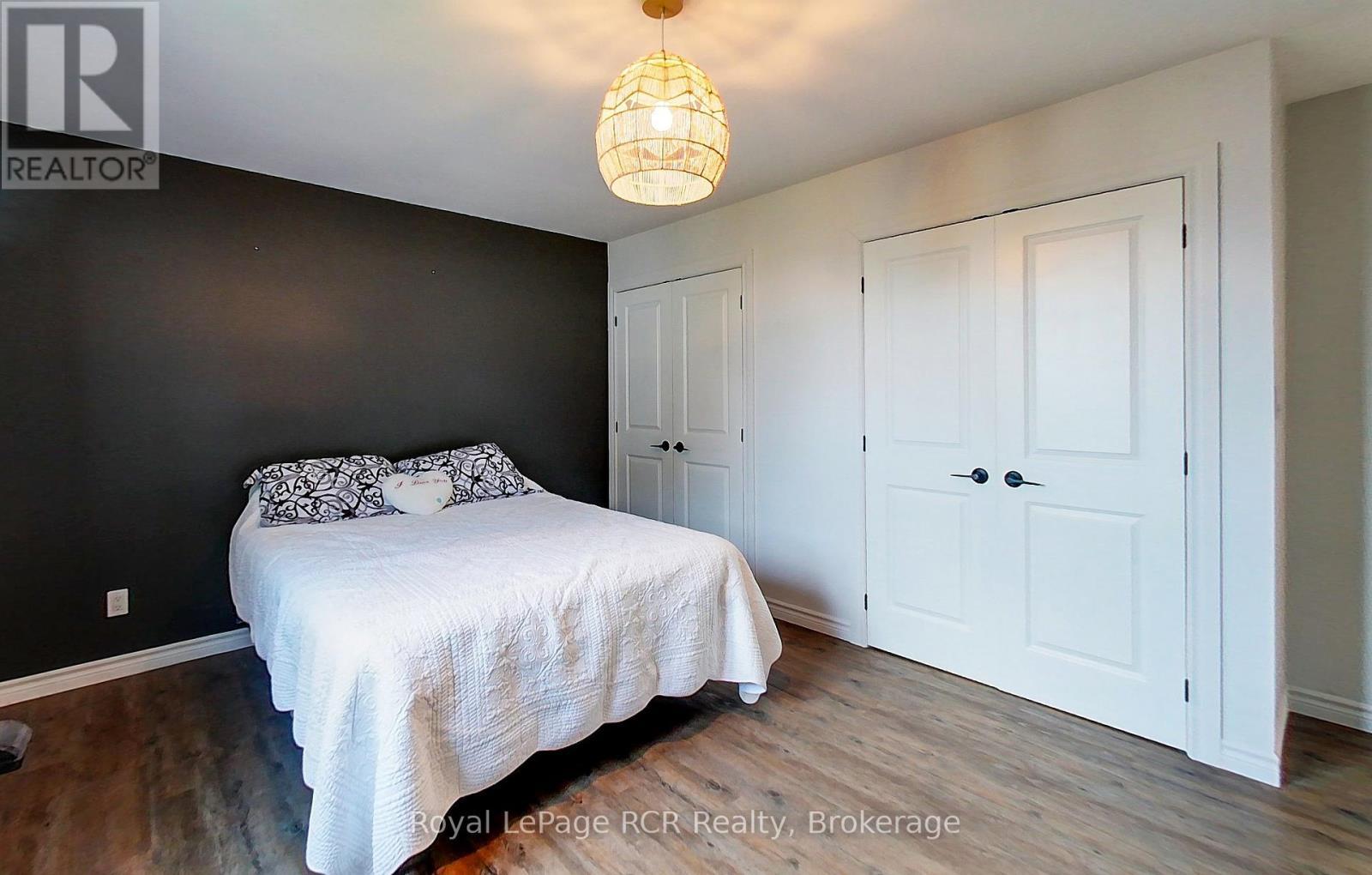 












8 WILLIAM STREET N

,
Huron-Kinloss,




Ontario
N0G2R0

