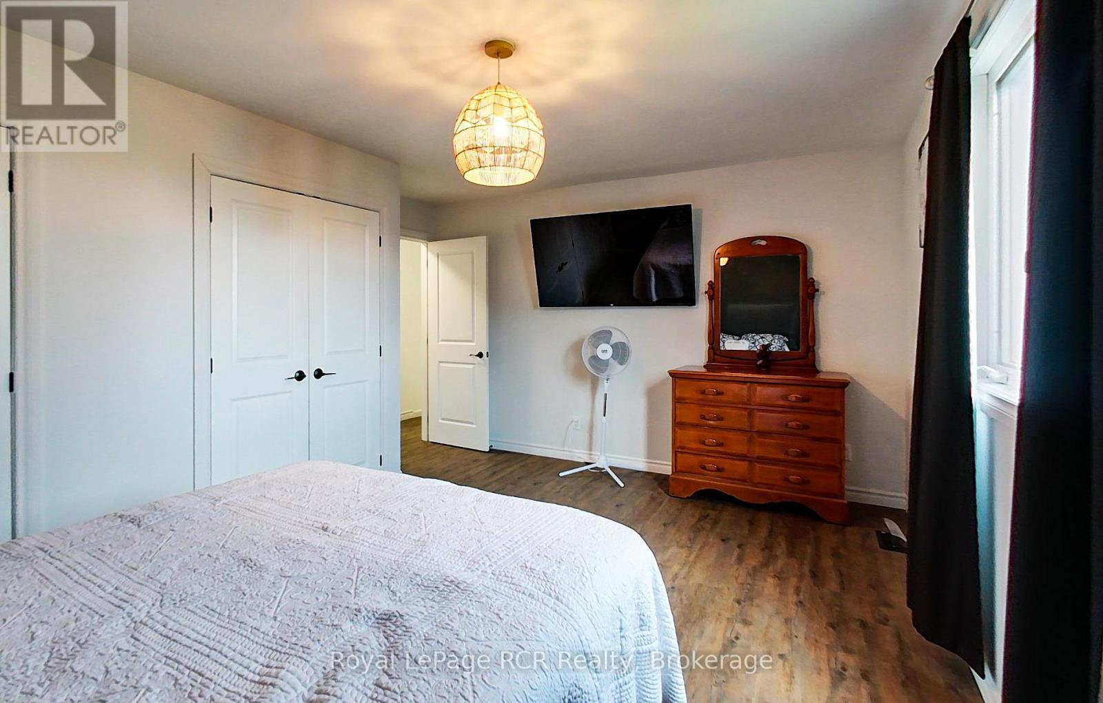 












8 WILLIAM STREET N

,
Huron-Kinloss,




Ontario
N0G2R0

