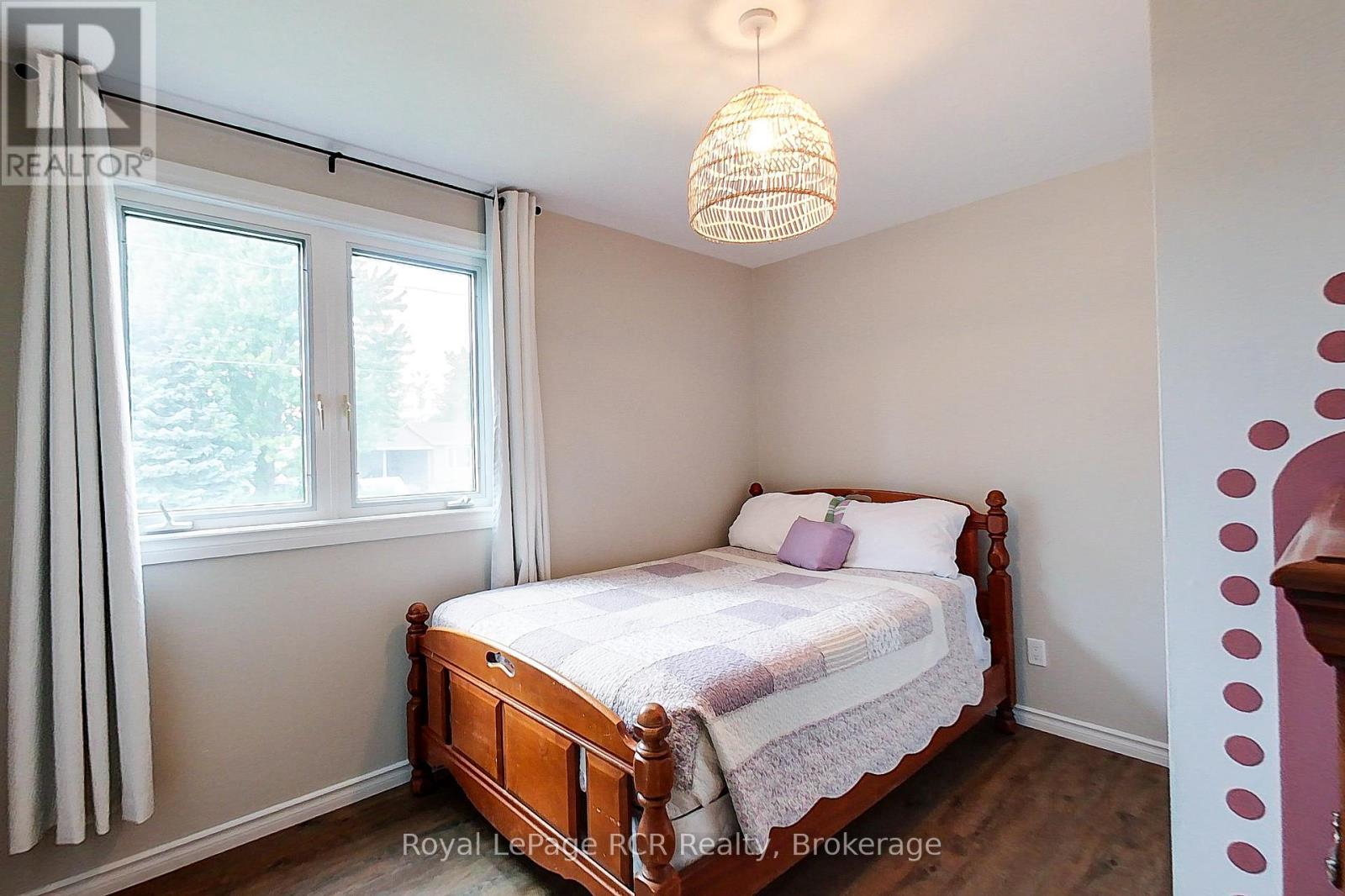 












8 WILLIAM STREET N

,
Huron-Kinloss,




Ontario
N0G2R0

