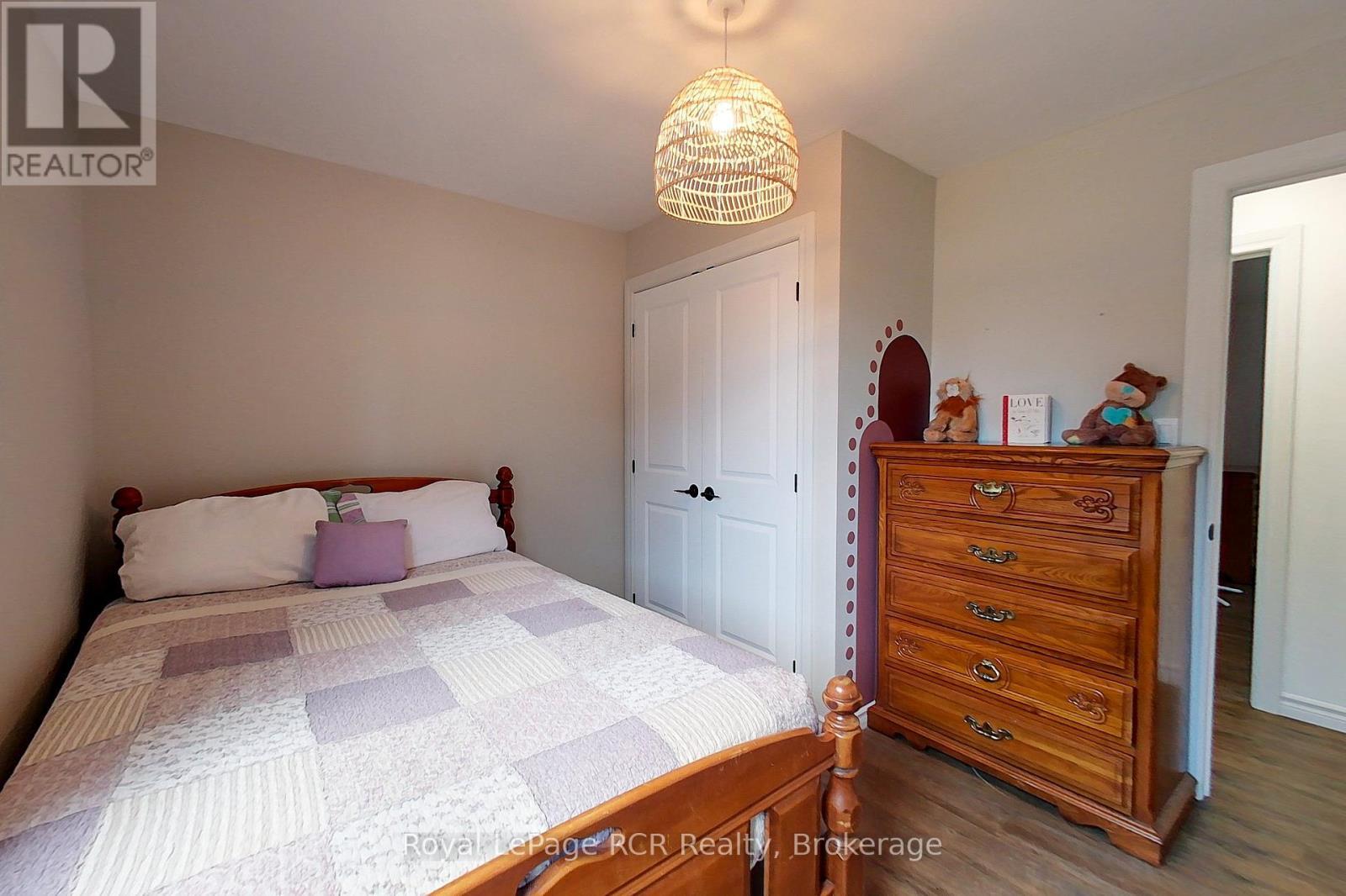 












8 WILLIAM STREET N

,
Huron-Kinloss,




Ontario
N0G2R0


