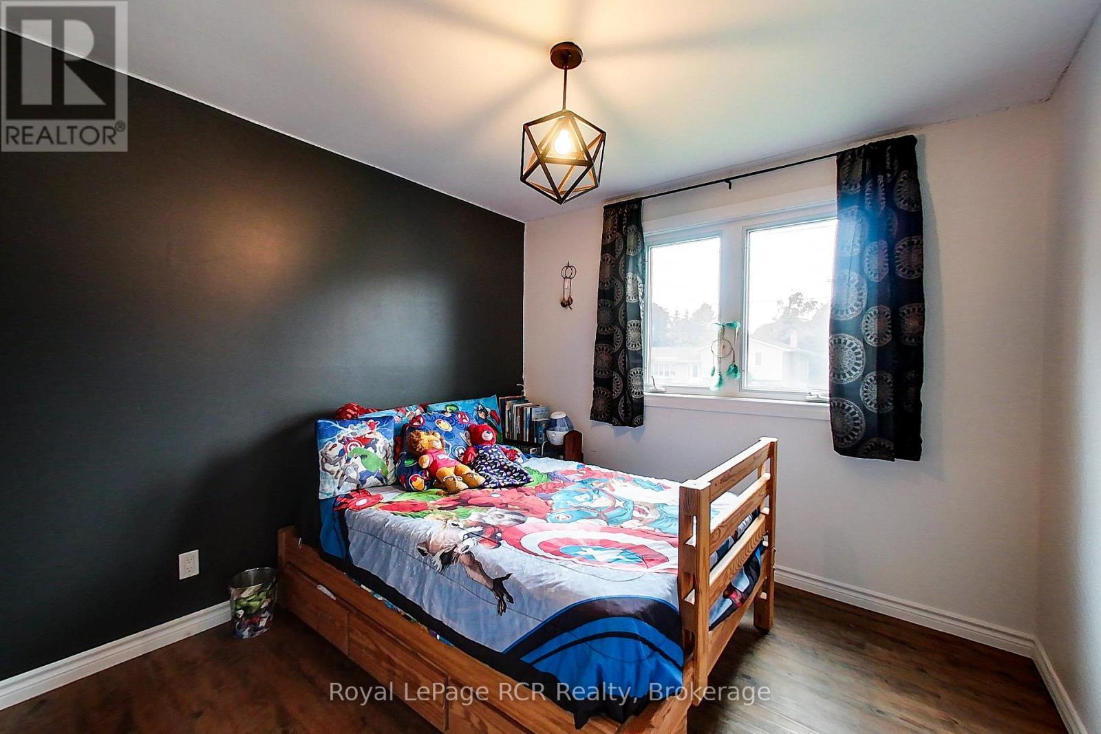 












8 WILLIAM STREET N

,
Huron-Kinloss,




Ontario
N0G2R0

