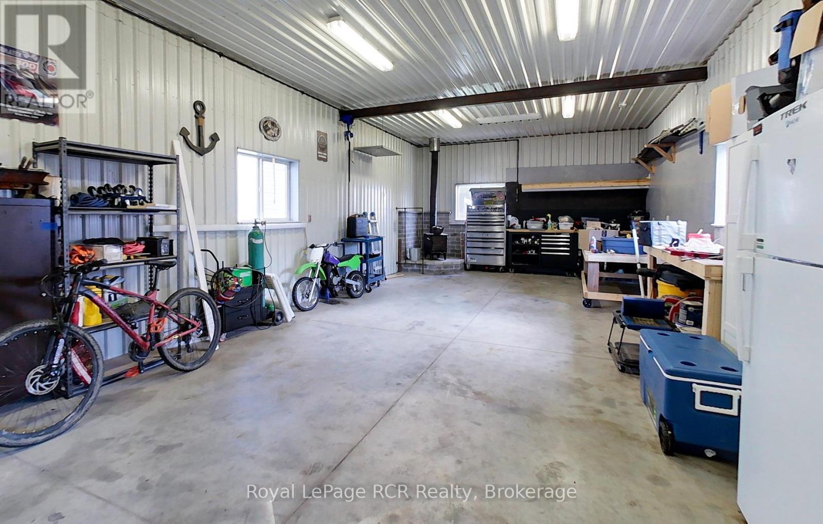 












8 WILLIAM STREET N

,
Huron-Kinloss,




Ontario
N0G2R0

