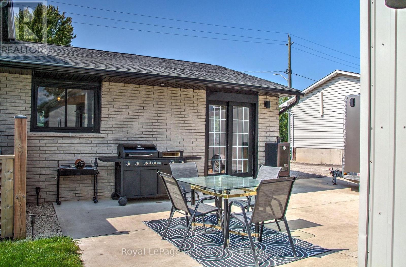 












8 WILLIAM STREET N

,
Huron-Kinloss,




Ontario
N0G2R0

