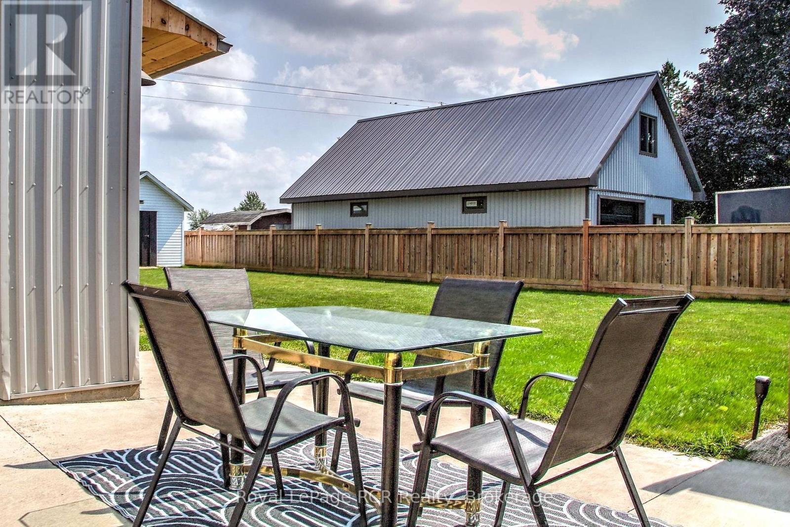 












8 WILLIAM STREET N

,
Huron-Kinloss,




Ontario
N0G2R0

