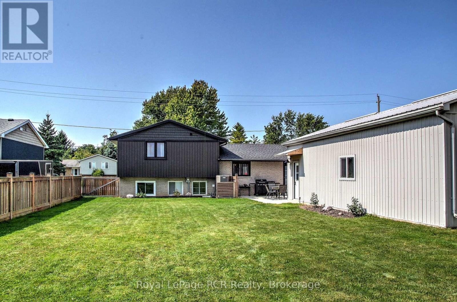 












8 WILLIAM STREET N

,
Huron-Kinloss,




Ontario
N0G2R0

